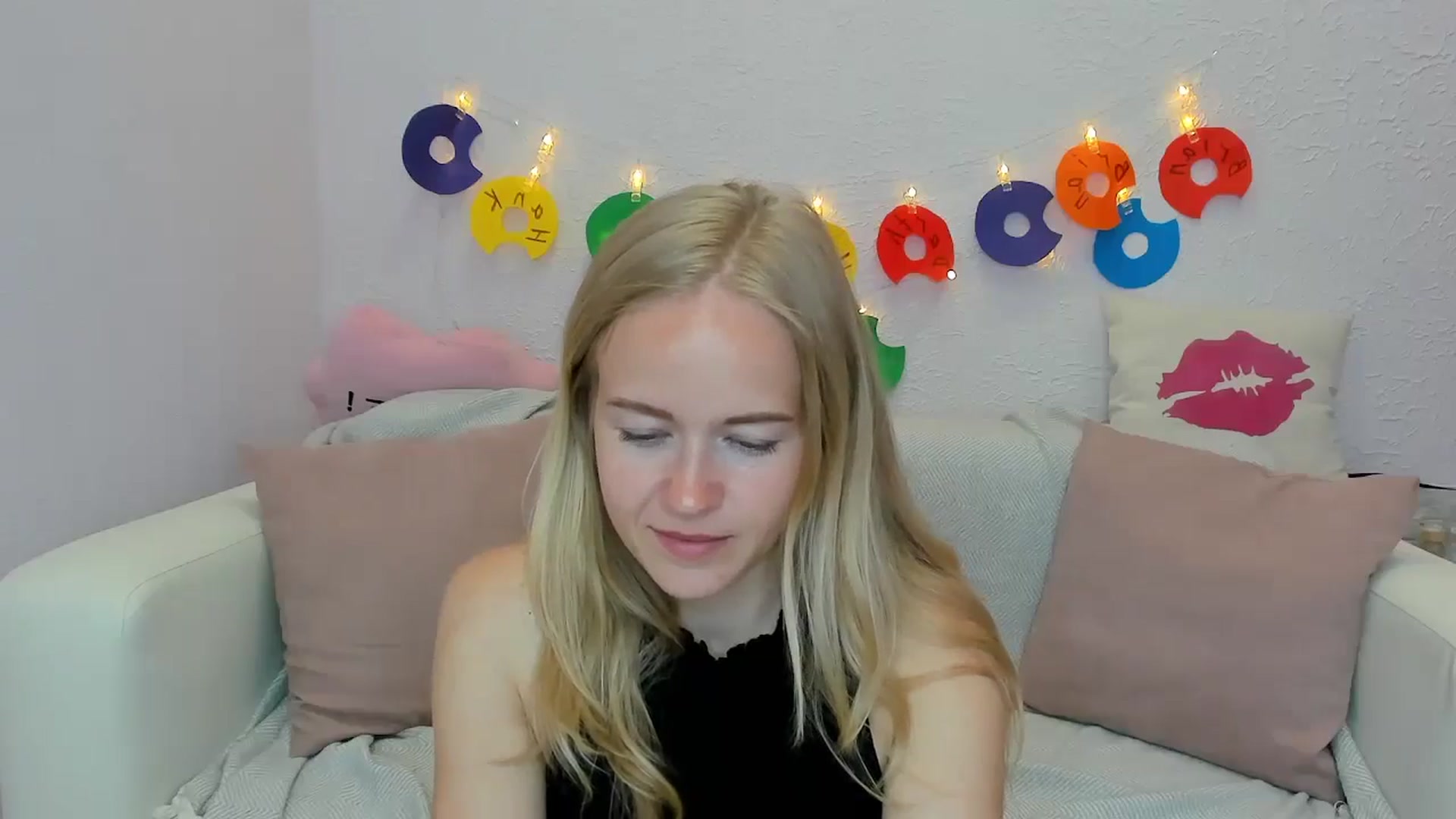 Gallery image thumbnail from Angel_Kristy's myfreecams stream on, 06/19/2024, 02:33 image 10 of 20