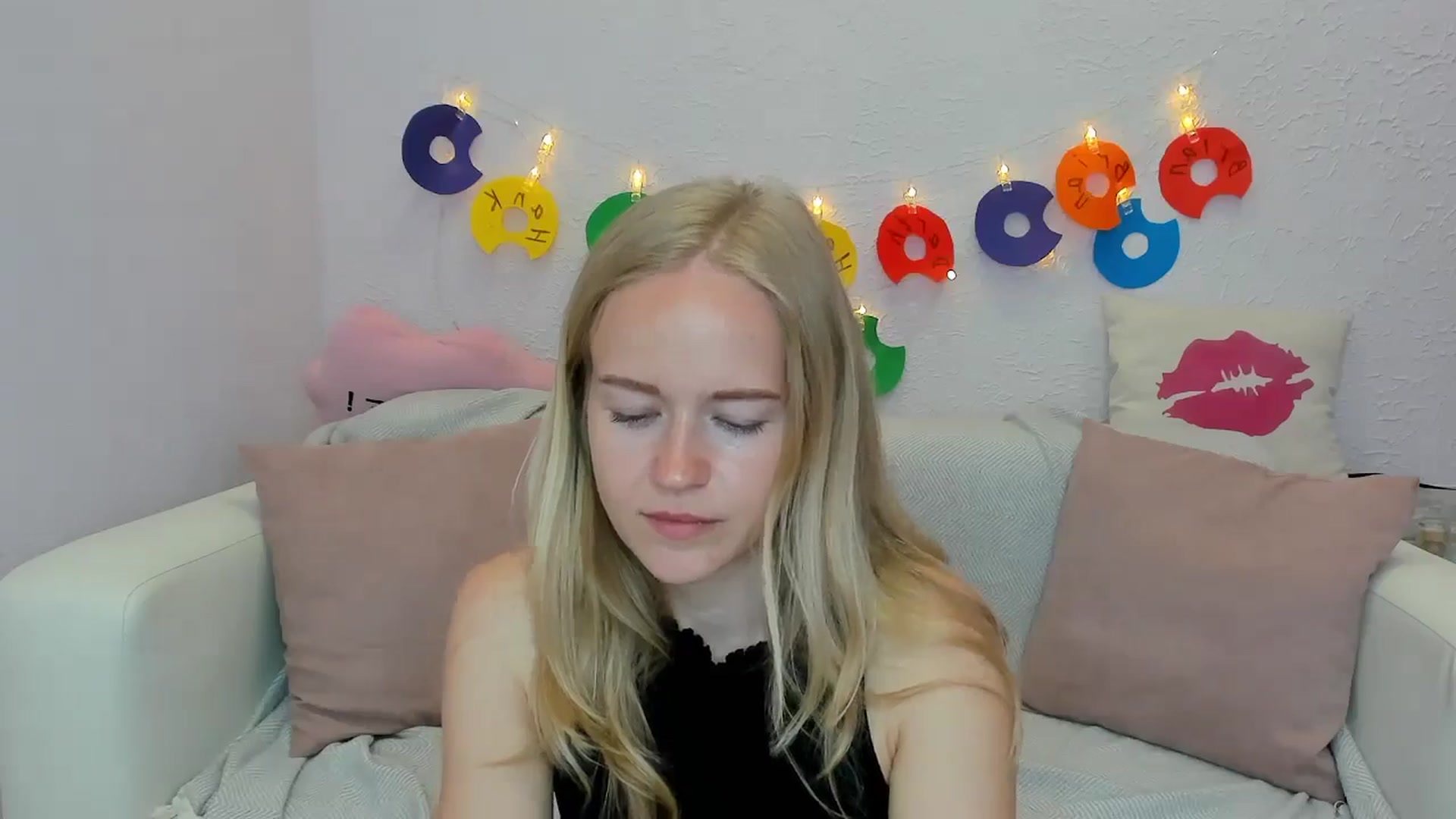 Gallery image thumbnail from Angel_Kristy's myfreecams stream on, 06/19/2024, 02:33 image 12 of 20