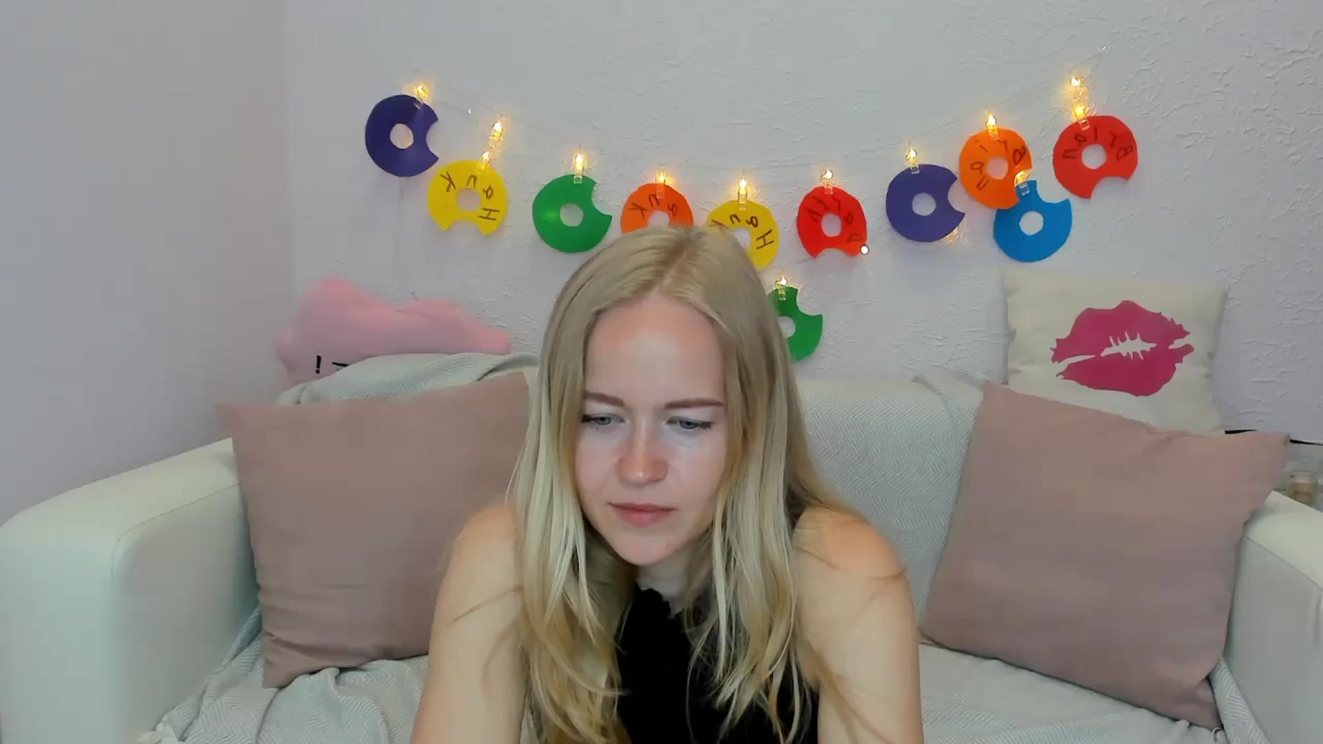 Gallery image thumbnail from Angel_Kristy's myfreecams stream on, 06/19/2024, 02:33 image 17 of 20