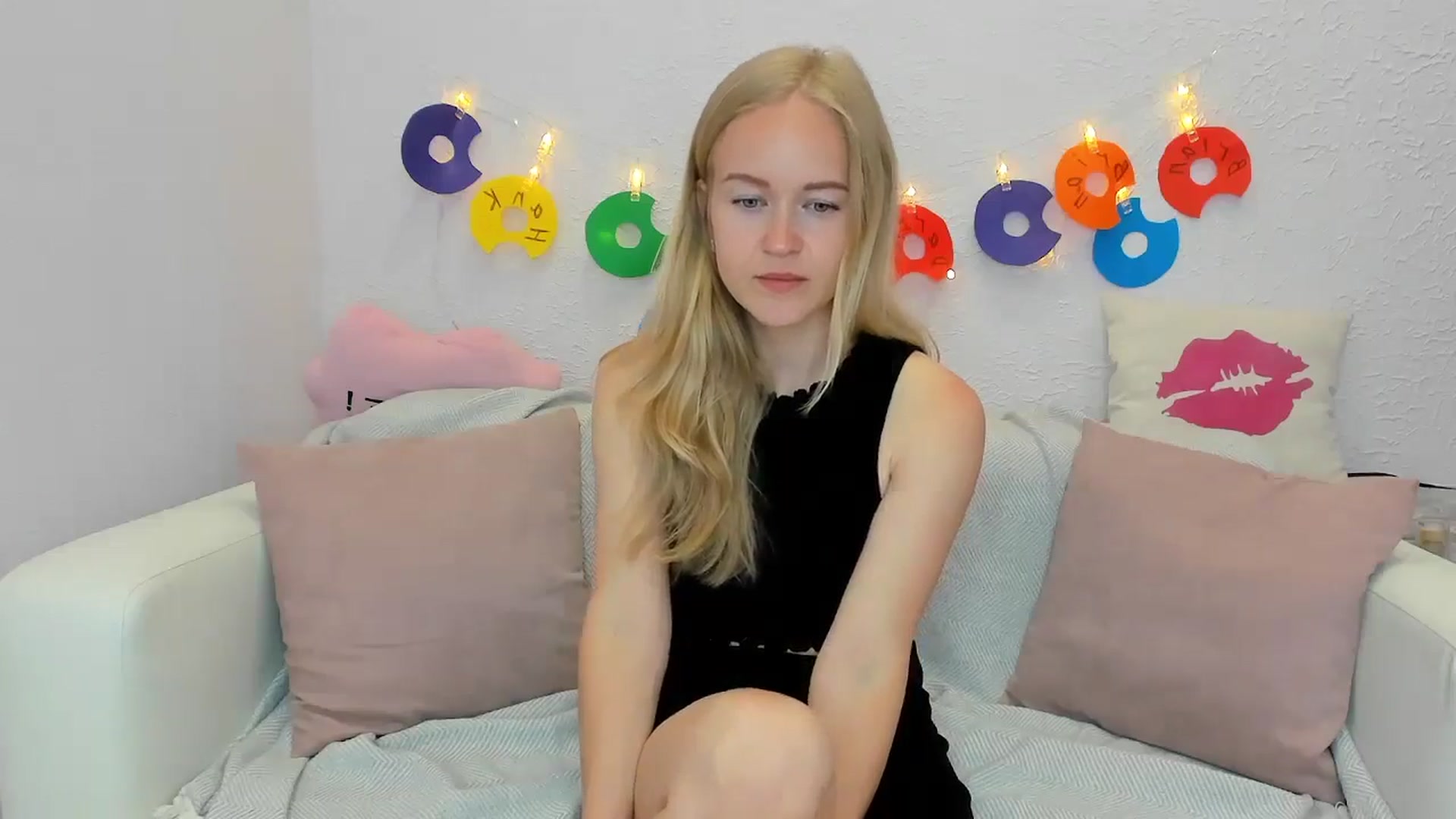 Gallery image thumbnail from Angel_Kristy's myfreecams stream on, 06/19/2024, 02:33 image 2 of 20