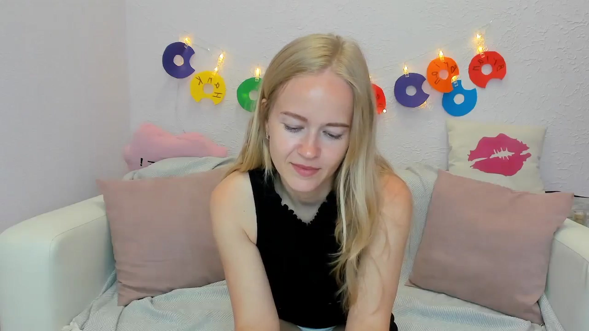 Gallery image thumbnail from Angel_Kristy's myfreecams stream on, 06/19/2024, 02:33 image 7 of 20
