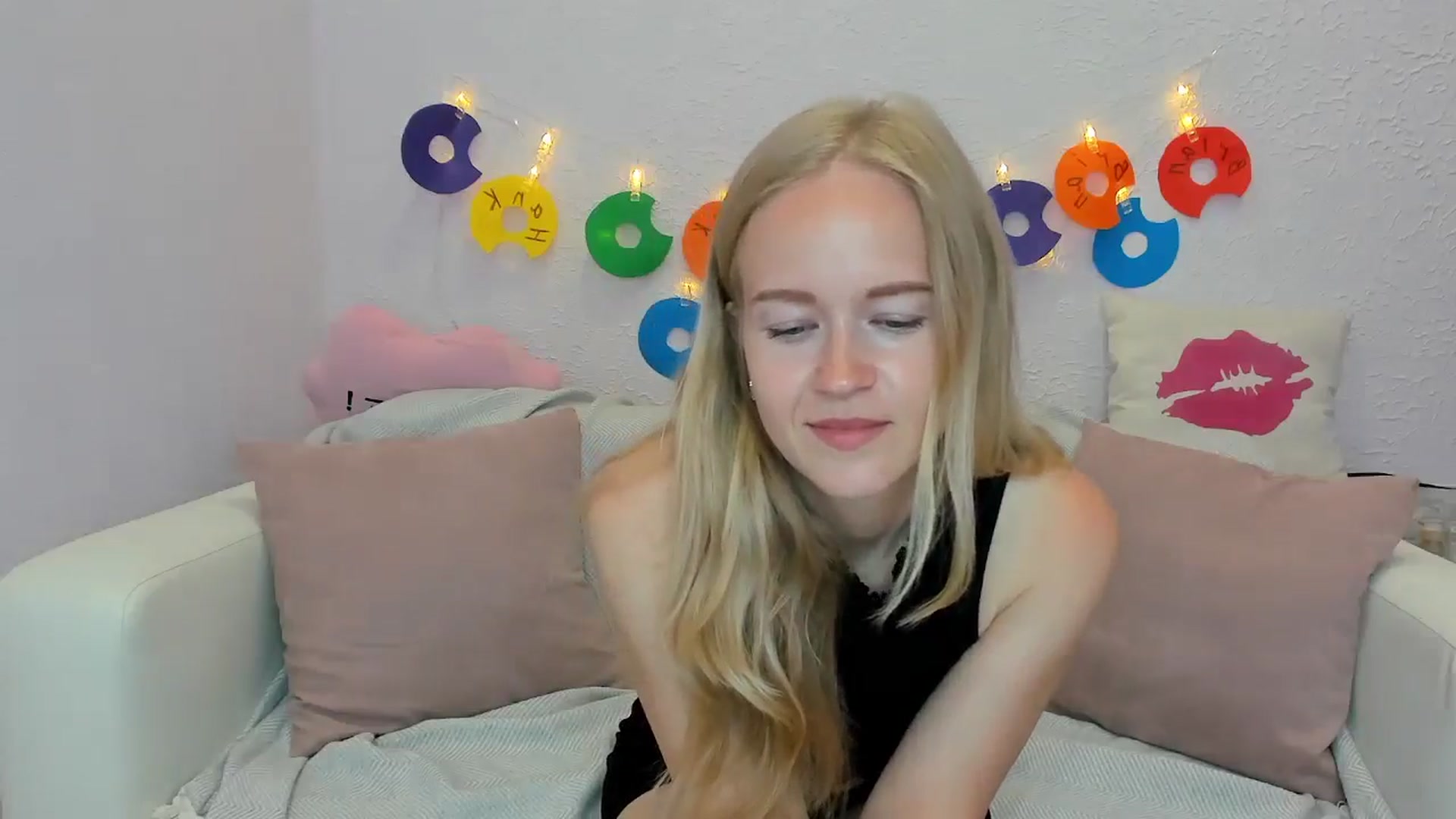 Gallery image thumbnail from Angel_Kristy's myfreecams stream on, 06/19/2024, 02:33 image 3 of 20