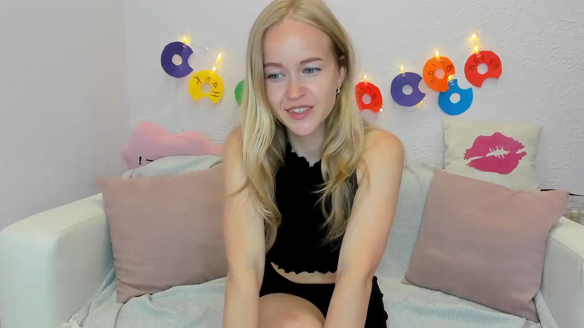 Gallery image thumbnail from Angel_Kristy's myfreecams stream on, 06/19/2024, 02:33 image 8 of 20