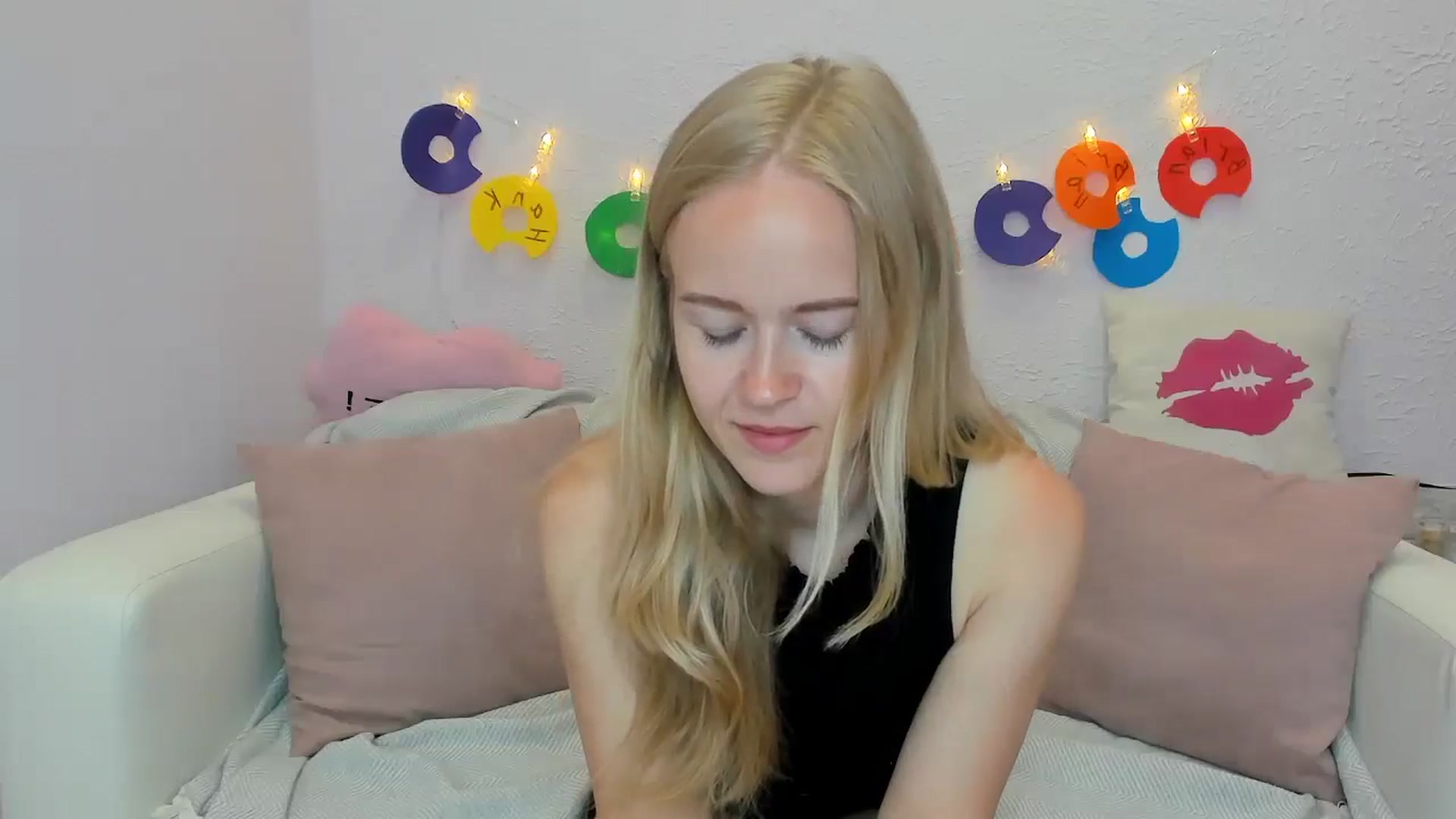 Gallery image thumbnail from Angel_Kristy's myfreecams stream on, 06/19/2024, 02:33 image 4 of 20