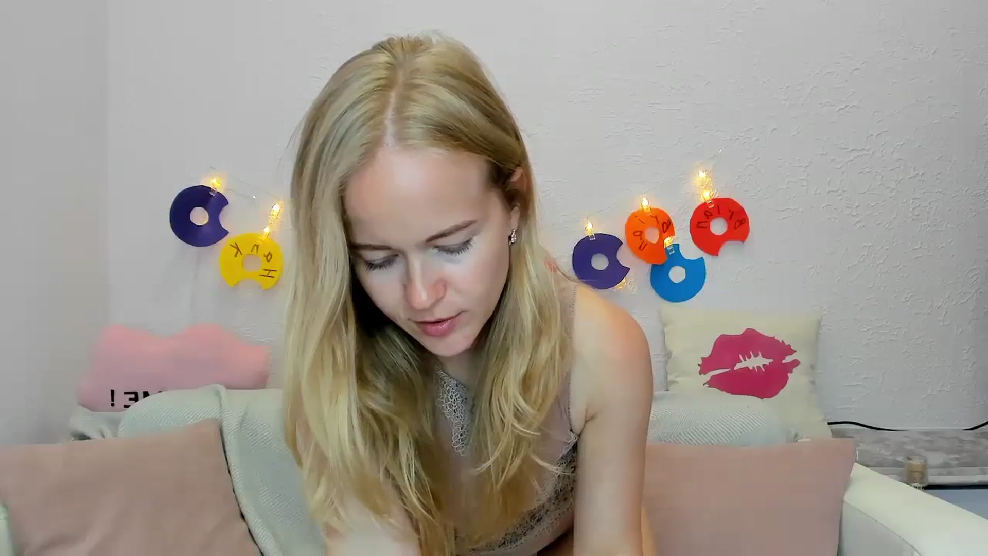 Gallery image thumbnail from Angel_Kristy's myfreecams stream on, 06/19/2024, 05:48 image 4 of 20