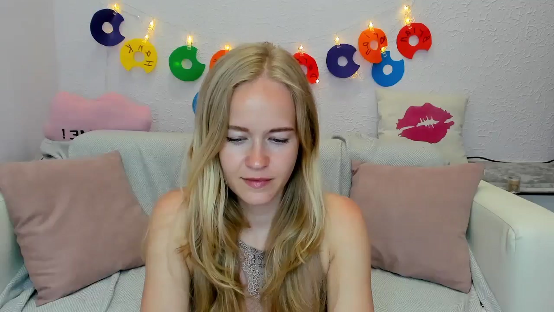 Gallery image thumbnail from Angel_Kristy's myfreecams stream on, 06/19/2024, 05:48 image 16 of 20