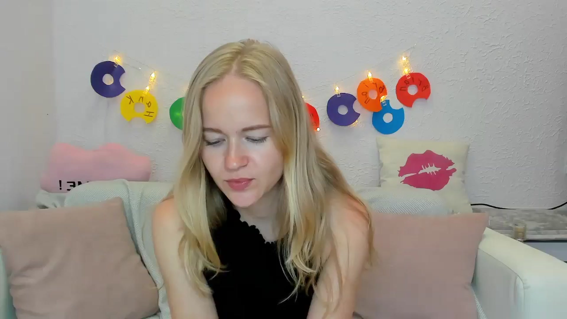 Gallery image thumbnail from Angel_Kristy's myfreecams stream on, 06/19/2024, 05:48 image 1 of 20