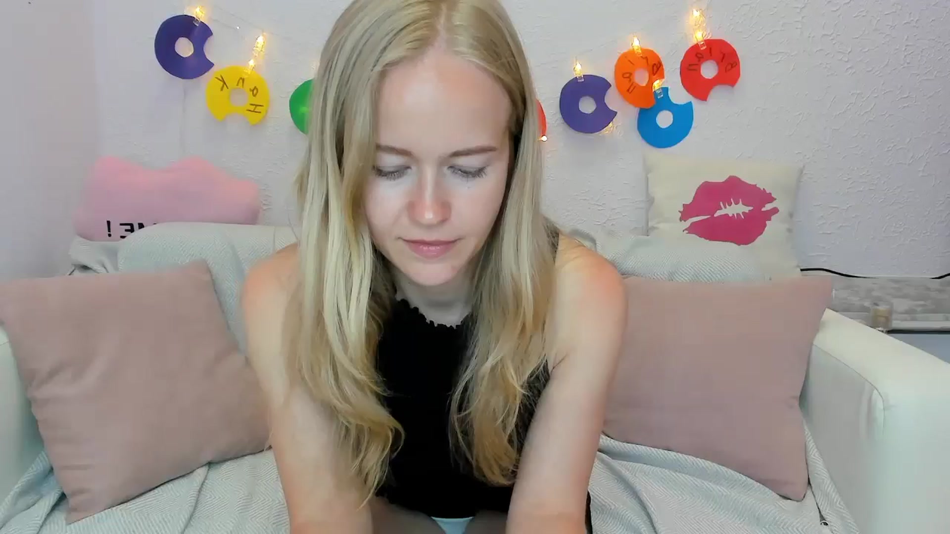 Gallery image thumbnail from Angel_Kristy's myfreecams stream on, 06/19/2024, 06:29 image 1 of 20
