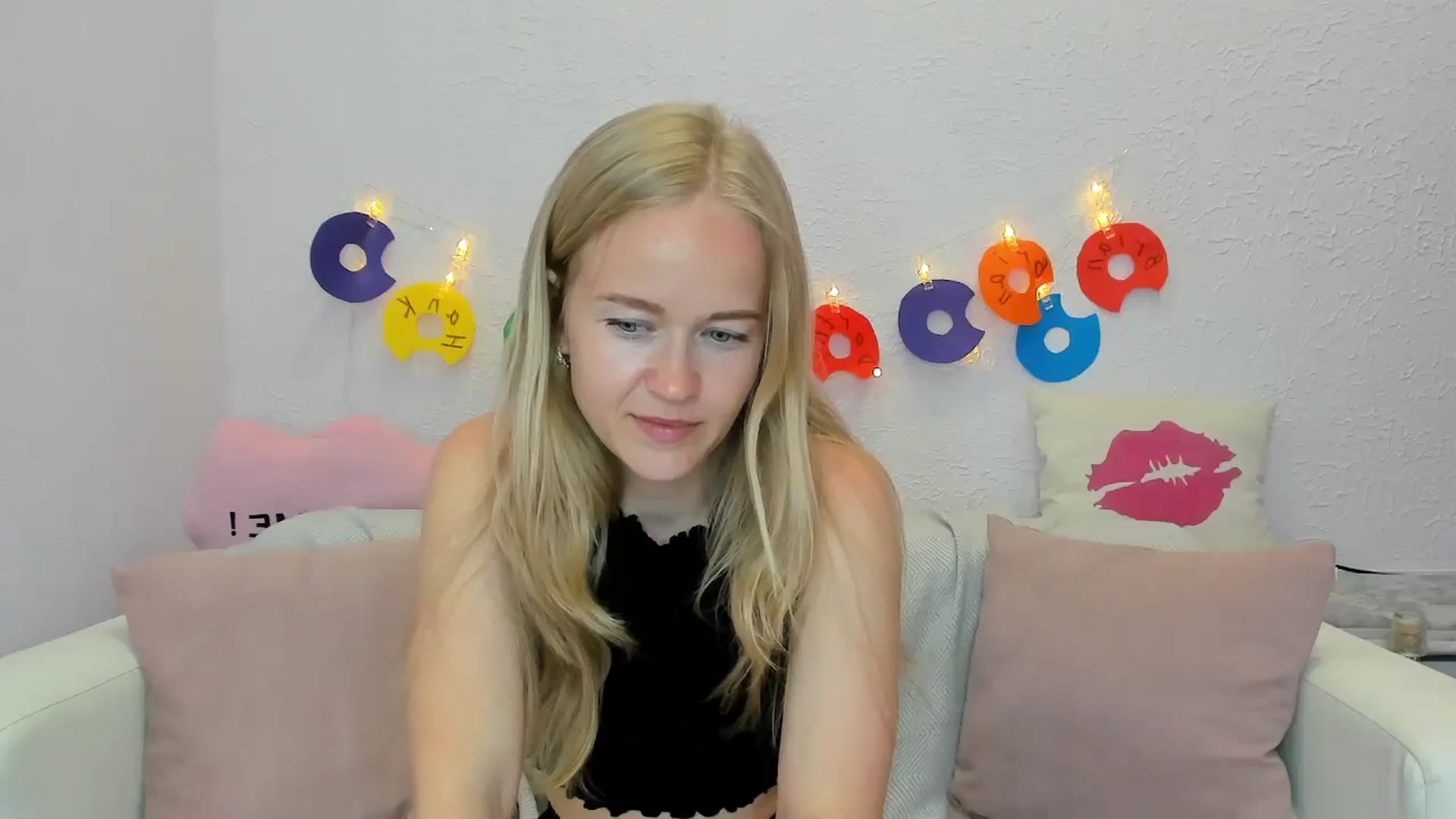 Gallery image thumbnail from Angel_Kristy's myfreecams stream on, 06/19/2024, 06:29 image 18 of 20