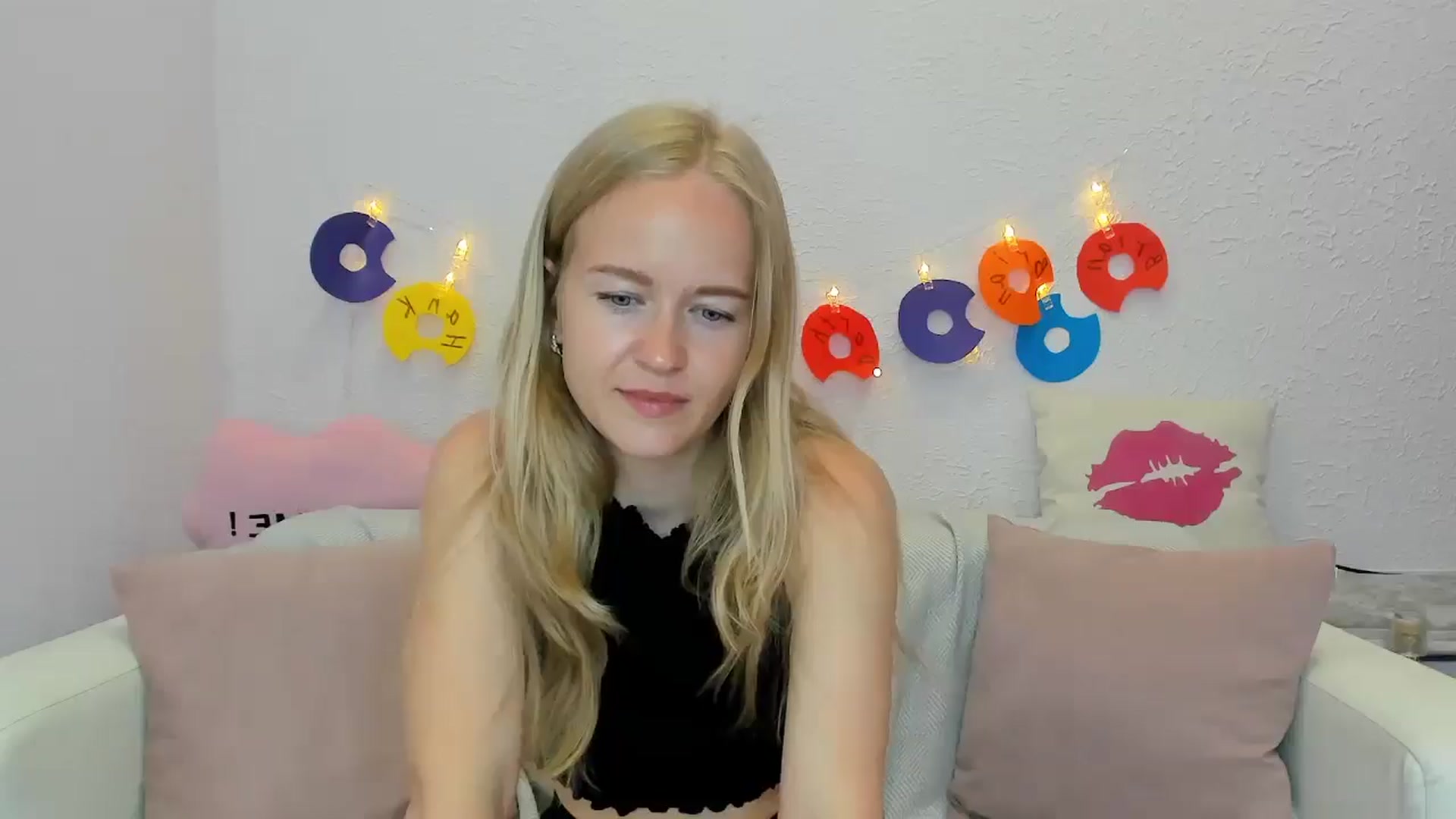 Gallery image thumbnail from Angel_Kristy's myfreecams stream on, 06/19/2024, 06:29 image 17 of 20