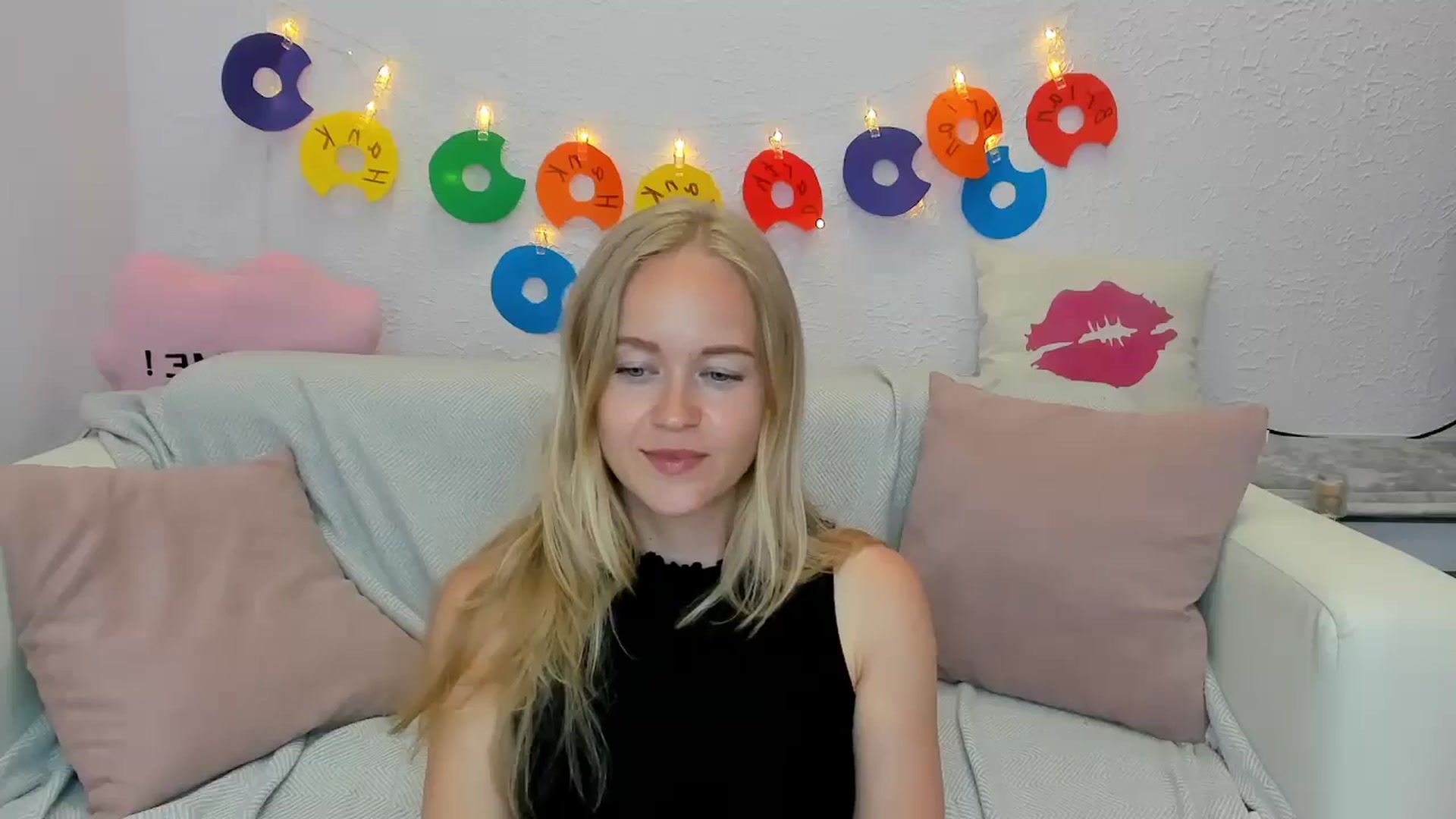 Gallery image thumbnail from Angel_Kristy's myfreecams stream on, 06/19/2024, 06:29 image 12 of 20