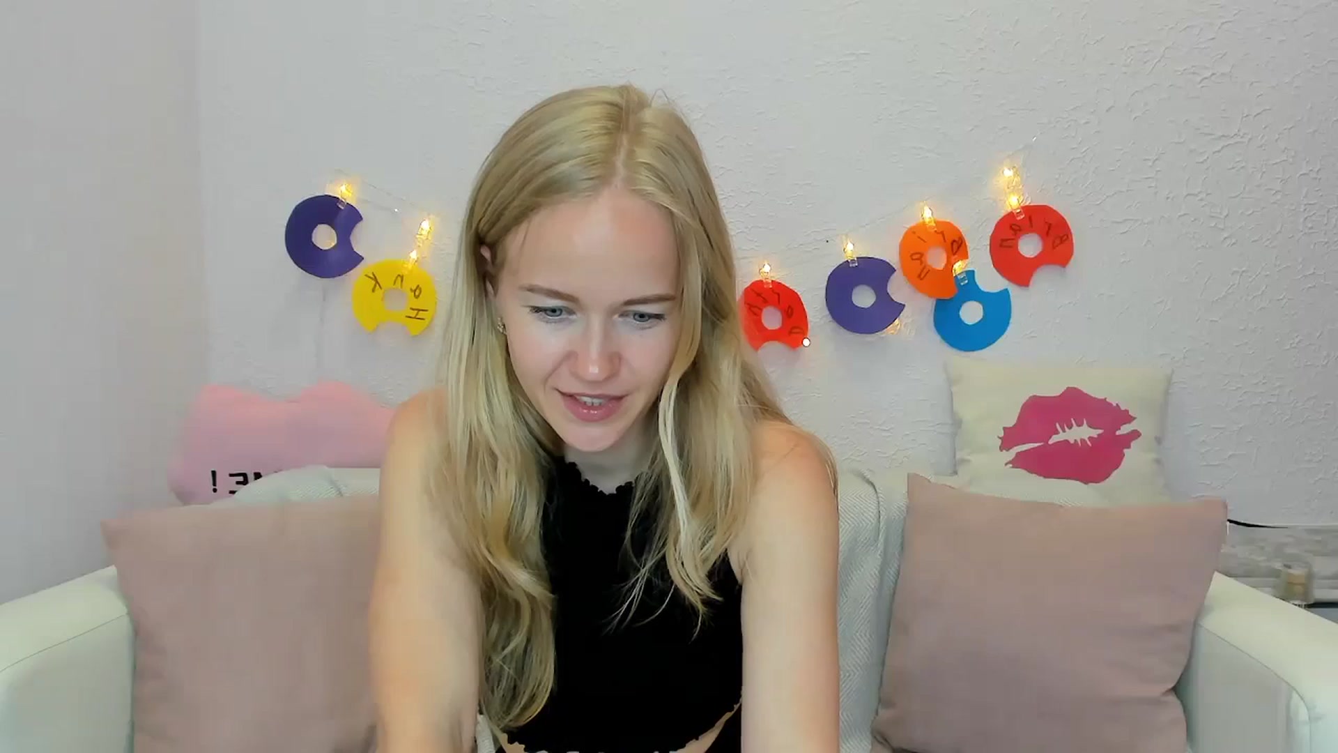 Gallery image thumbnail from Angel_Kristy's myfreecams stream on, 06/19/2024, 06:29 image 15 of 20