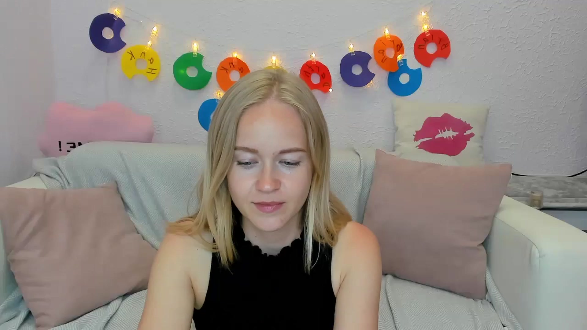 Gallery image thumbnail from Angel_Kristy's myfreecams stream on, 06/19/2024, 06:29 image 10 of 20