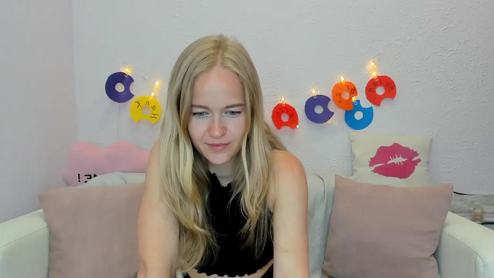 Gallery image thumbnail from Angel_Kristy's myfreecams stream on, 06/19/2024, 06:29 image 19 of 20