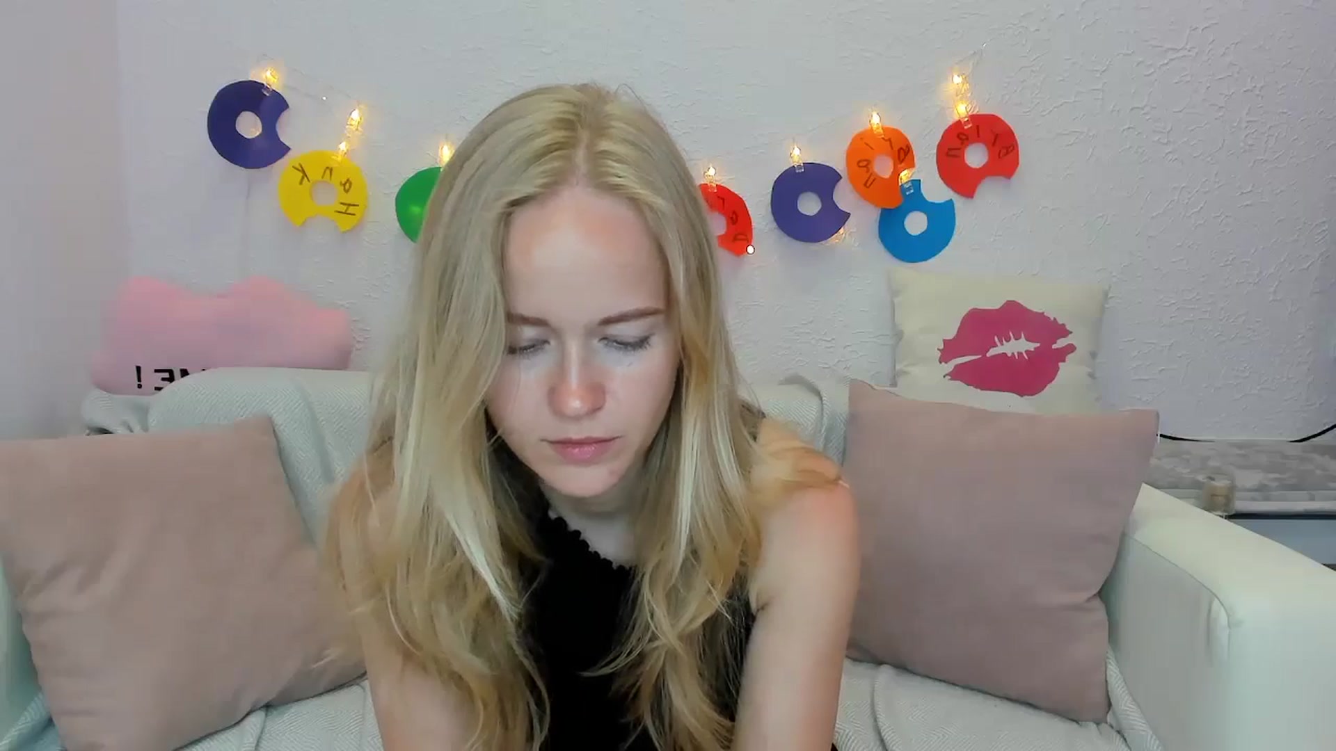Gallery image thumbnail from Angel_Kristy's myfreecams stream on, 06/19/2024, 06:29 image 7 of 20