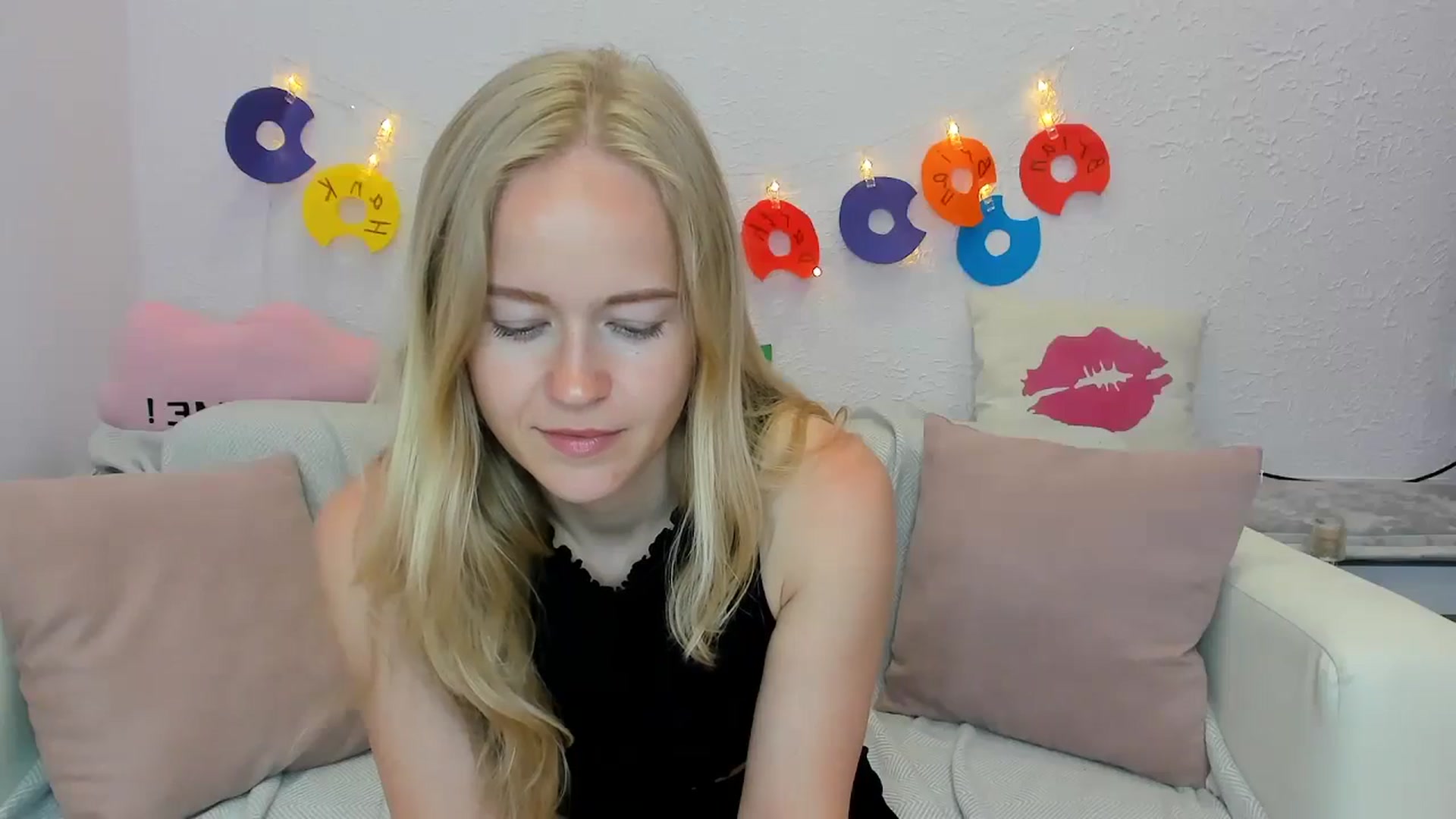 Gallery image thumbnail from Angel_Kristy's myfreecams stream on, 06/19/2024, 06:29 image 8 of 20
