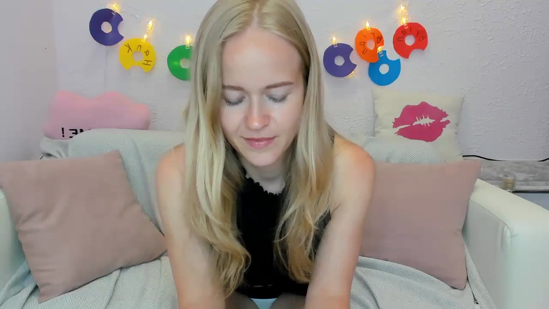 Gallery image thumbnail from Angel_Kristy's myfreecams stream on, 06/19/2024, 06:29 image 3 of 20