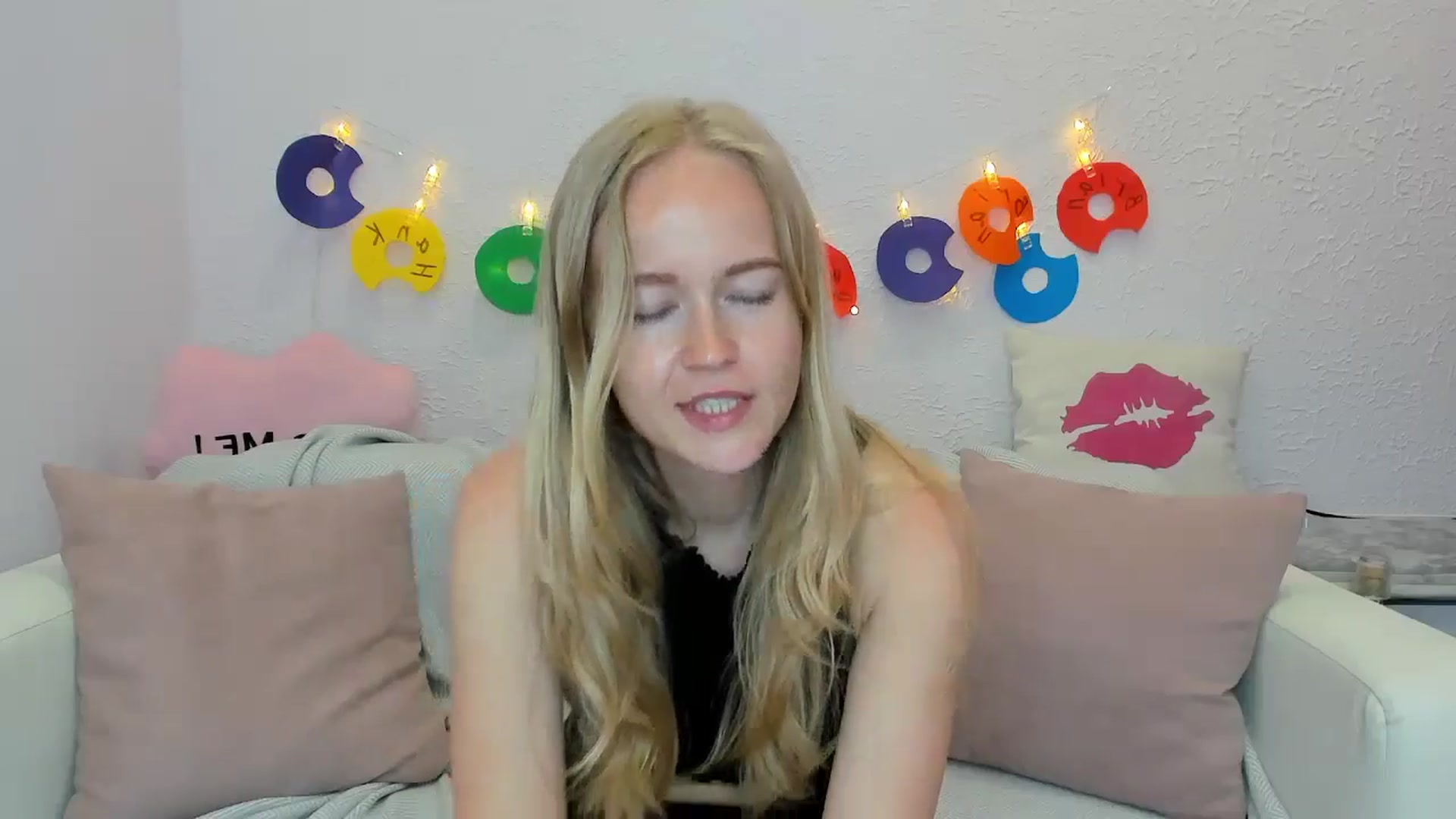 Gallery image thumbnail from Angel_Kristy's myfreecams stream on, 06/19/2024, 06:51 image 6 of 20