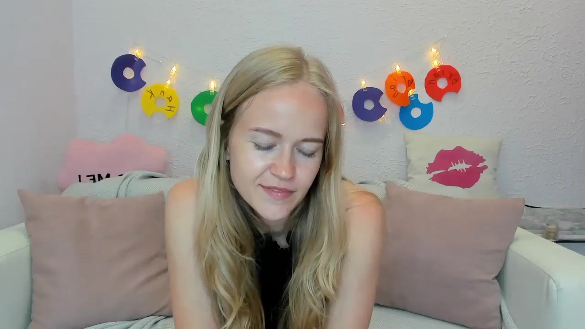 Gallery image thumbnail from Angel_Kristy's myfreecams stream on, 06/19/2024, 06:51 image 17 of 20