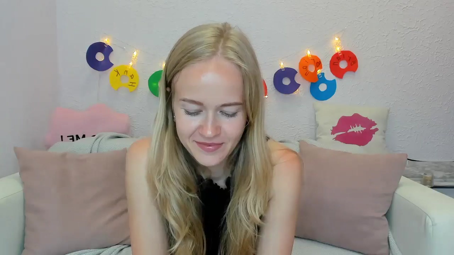 Gallery image thumbnail from Angel_Kristy's myfreecams stream on, 06/19/2024, 06:51 image 19 of 20