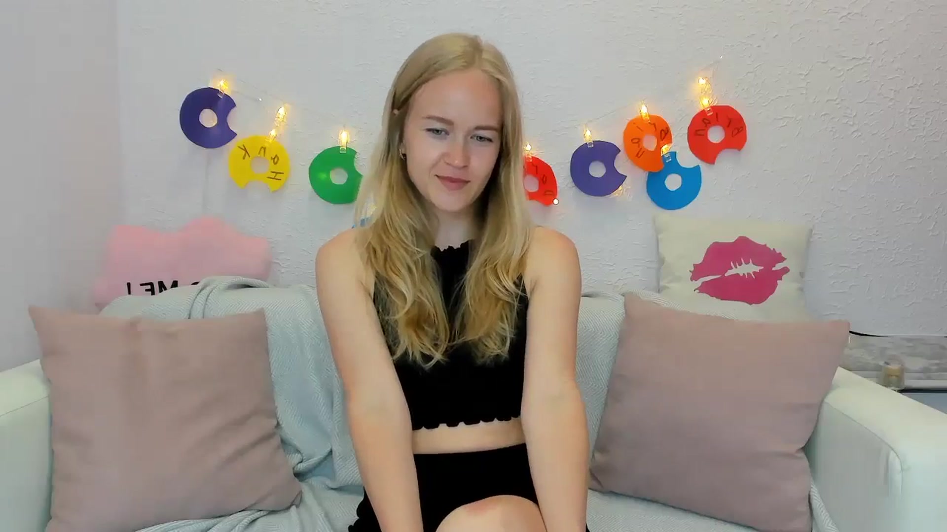 Gallery image thumbnail from Angel_Kristy's myfreecams stream on, 06/19/2024, 06:51 image 10 of 20