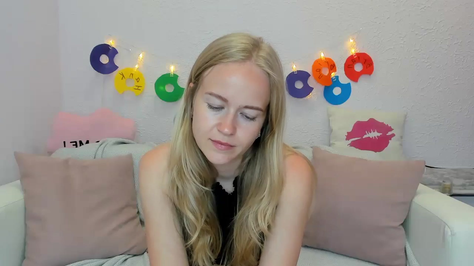 Gallery image thumbnail from Angel_Kristy's myfreecams stream on, 06/19/2024, 06:51 image 8 of 20