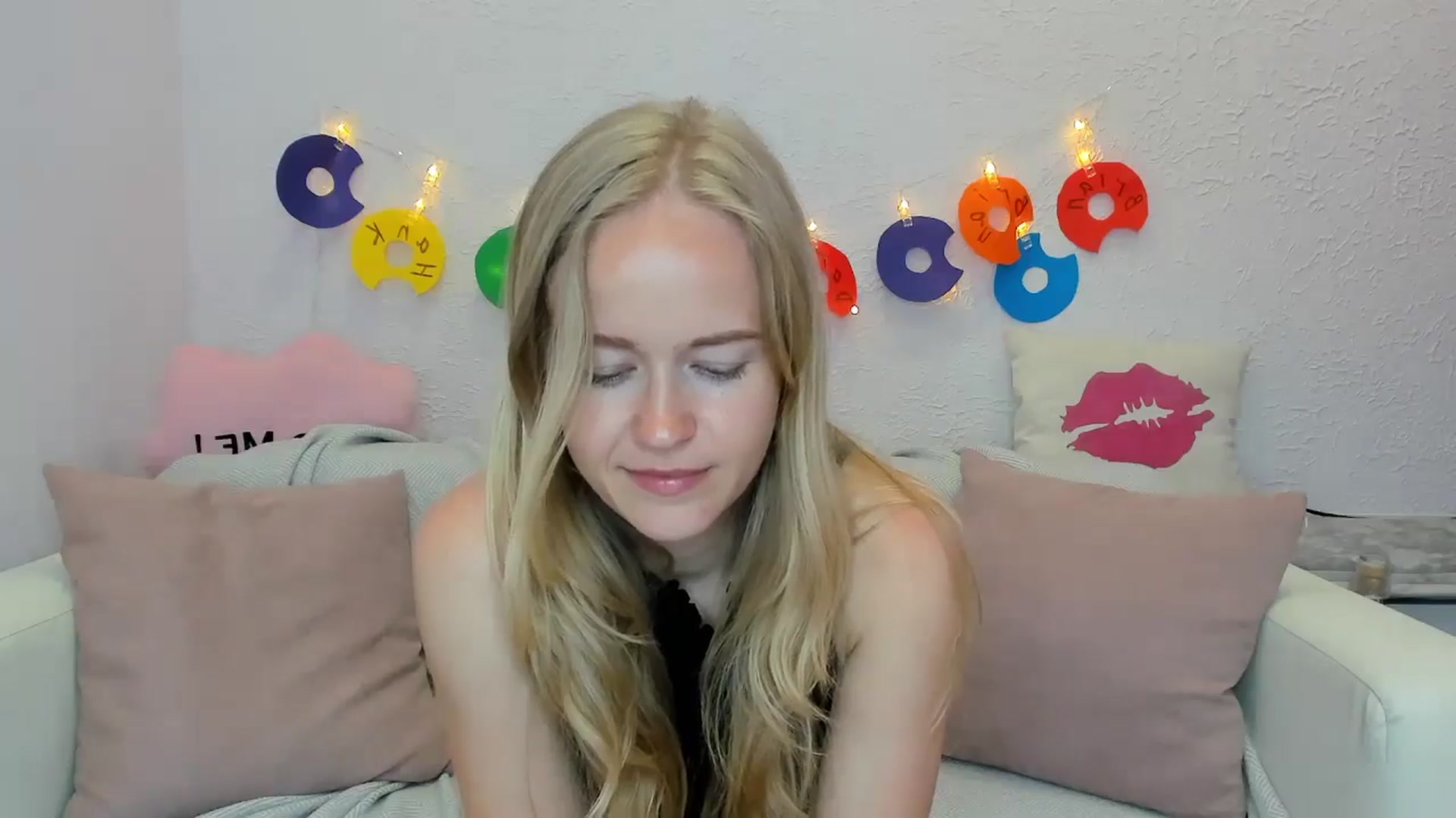 Gallery image thumbnail from Angel_Kristy's myfreecams stream on, 06/19/2024, 06:51 image 5 of 20