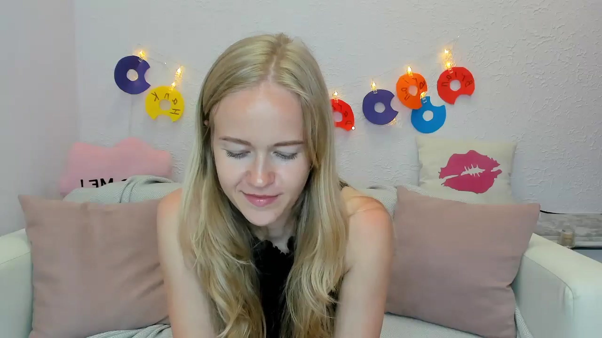 Gallery image thumbnail from Angel_Kristy's myfreecams stream on, 06/19/2024, 06:51 image 16 of 20