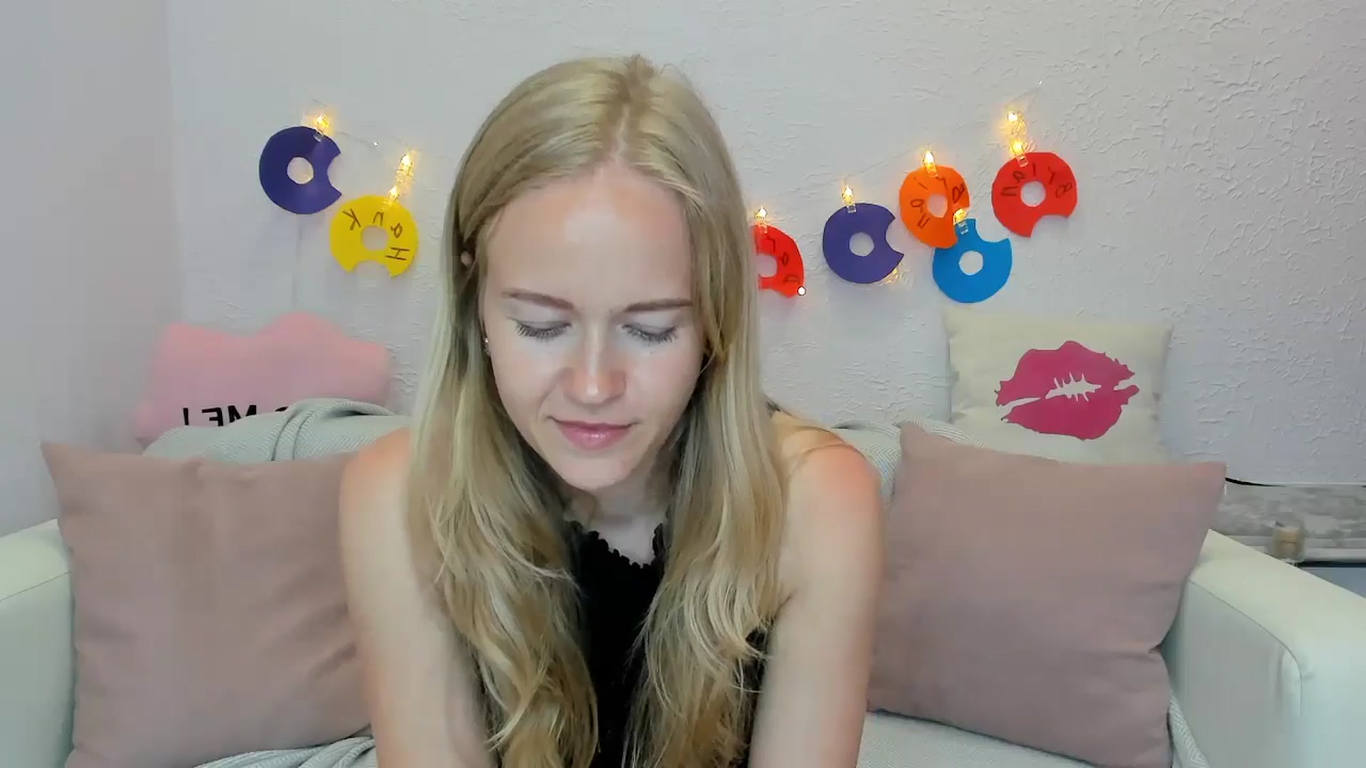 Gallery image thumbnail from Angel_Kristy's myfreecams stream on, 06/19/2024, 06:51 image 14 of 20
