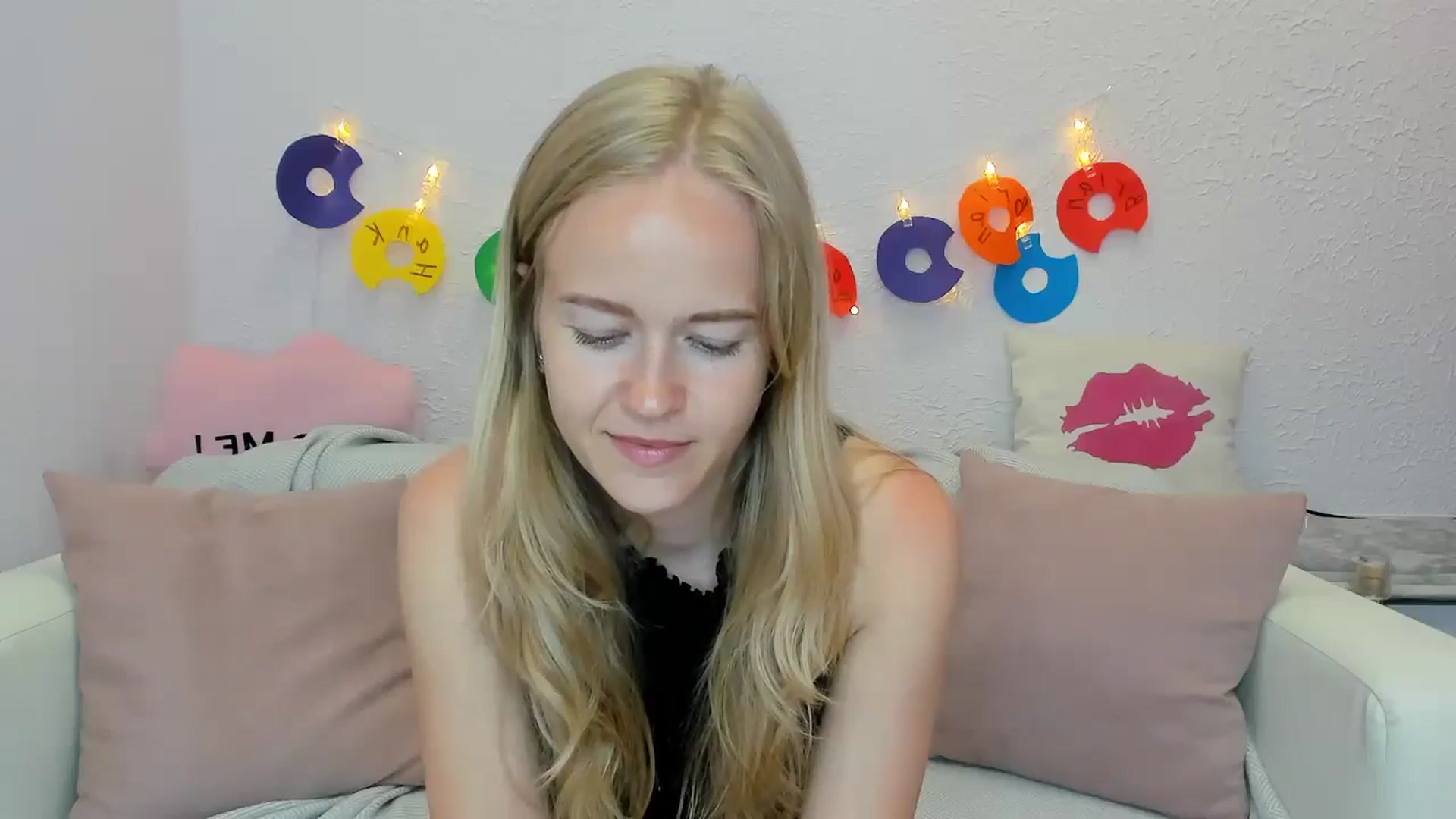 Gallery image thumbnail from Angel_Kristy's myfreecams stream on, 06/19/2024, 06:51 image 12 of 20