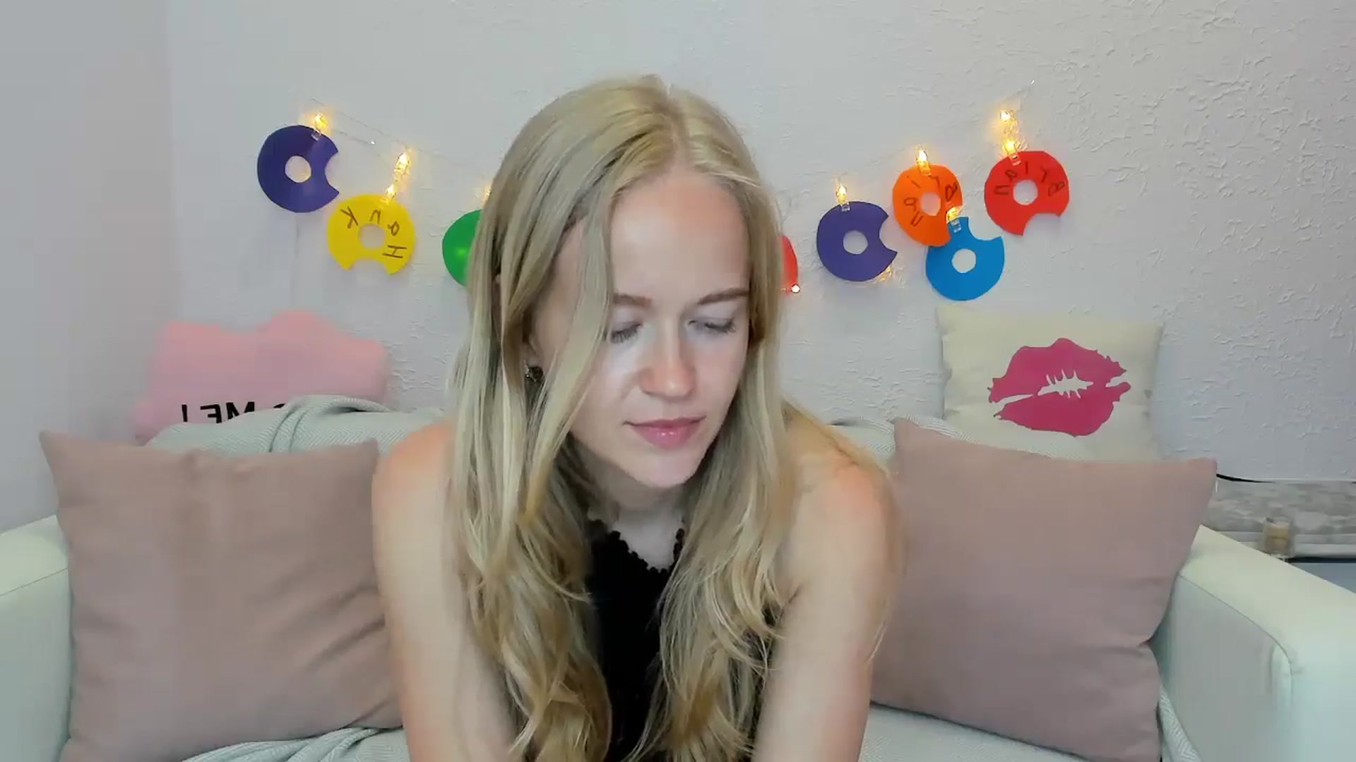Gallery image thumbnail from Angel_Kristy's myfreecams stream on, 06/19/2024, 06:51 image 4 of 20