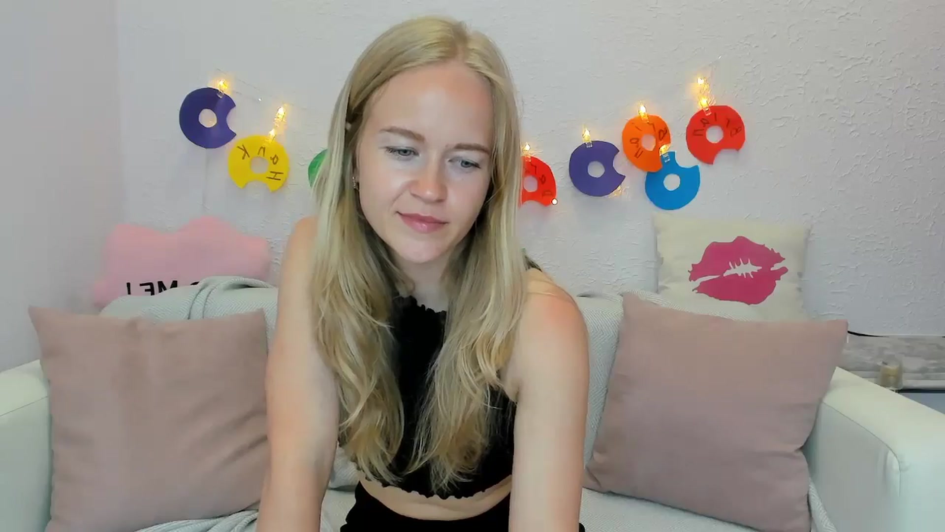 Gallery image thumbnail from Angel_Kristy's myfreecams stream on, 06/19/2024, 06:51 image 15 of 20