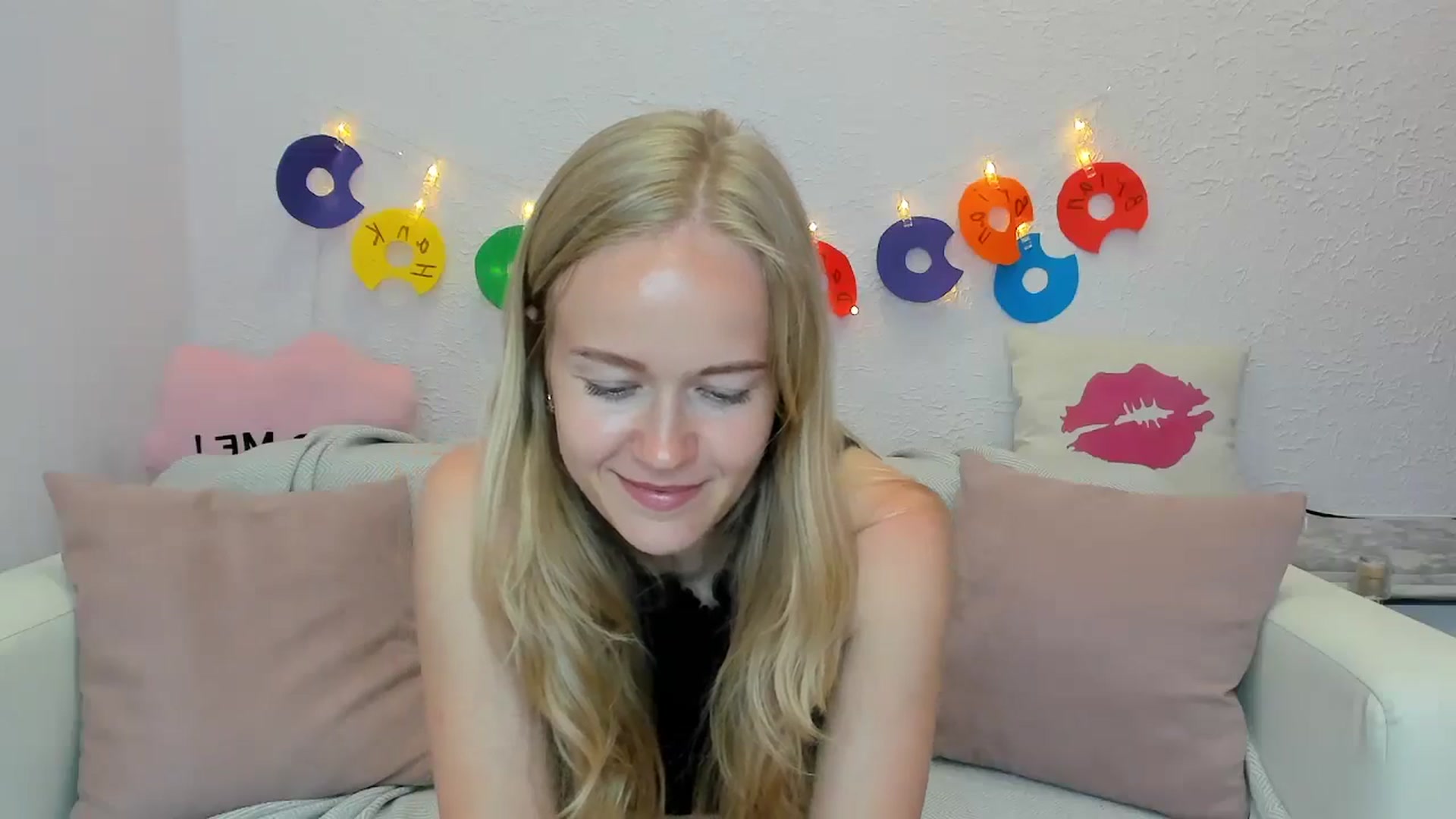 Gallery image thumbnail from Angel_Kristy's myfreecams stream on, 06/19/2024, 06:51 image 18 of 20