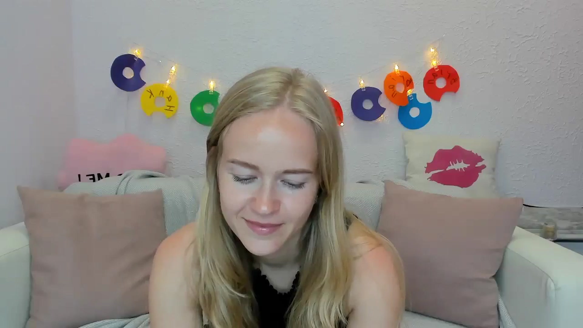 Gallery image thumbnail from Angel_Kristy's myfreecams stream on, 06/19/2024, 06:51 image 2 of 20