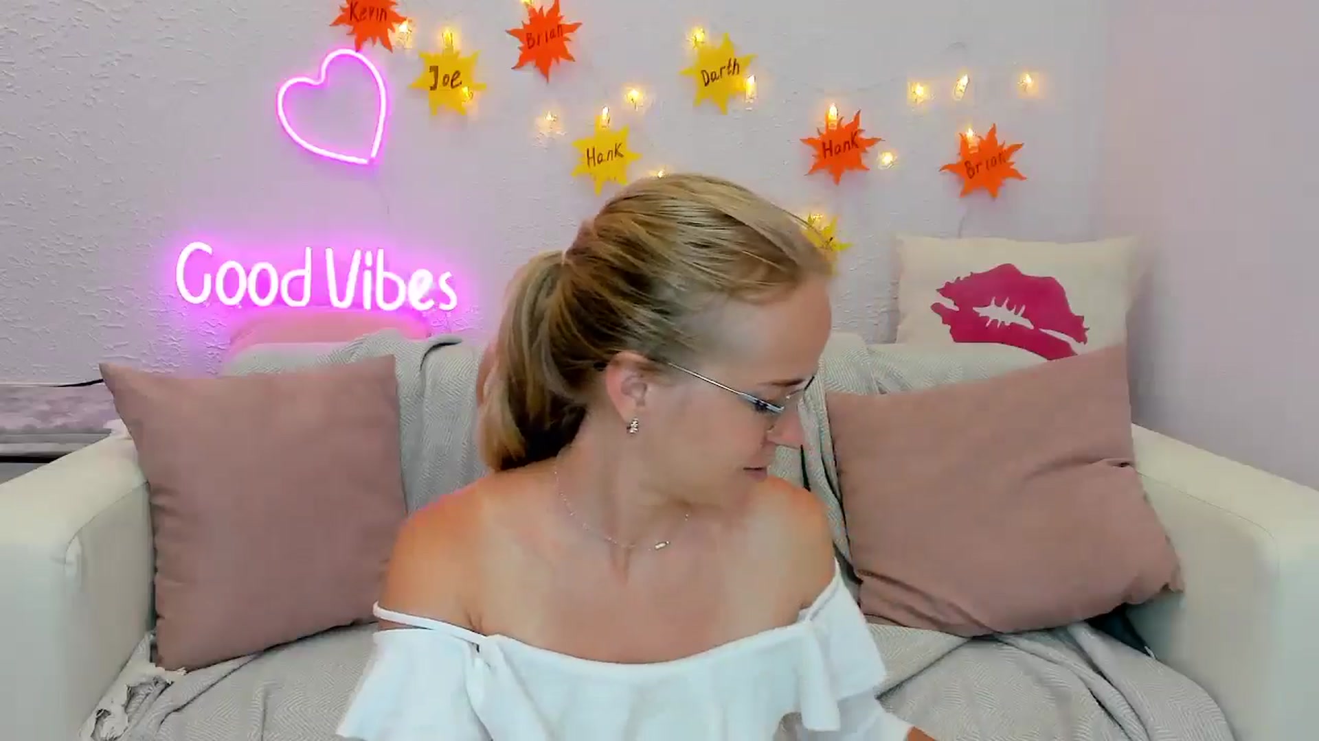 Gallery image thumbnail from Angel_Kristy's myfreecams stream on, 07/04/2024, 06:21 image 4 of 20