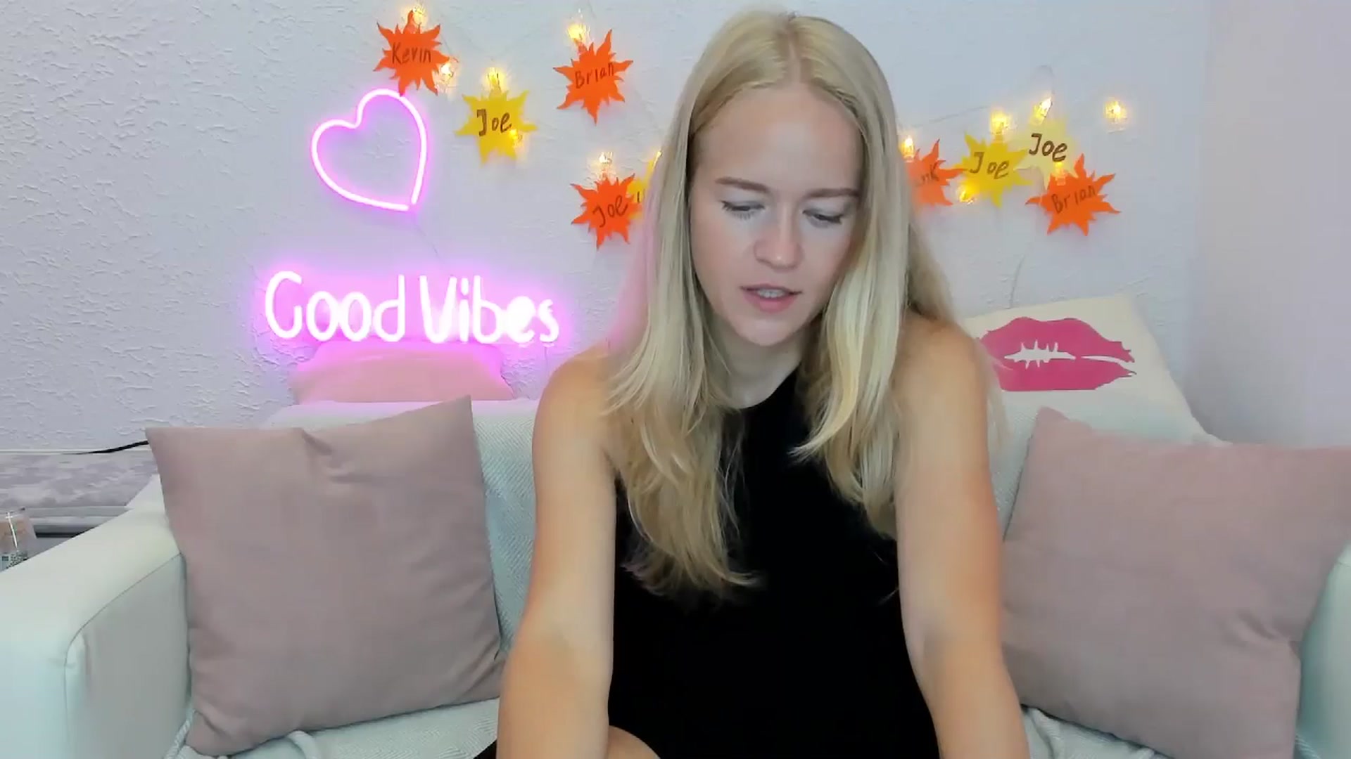 Gallery image thumbnail from Angel_Kristy's myfreecams stream on, 07/17/2024, 01:44 image 8 of 20