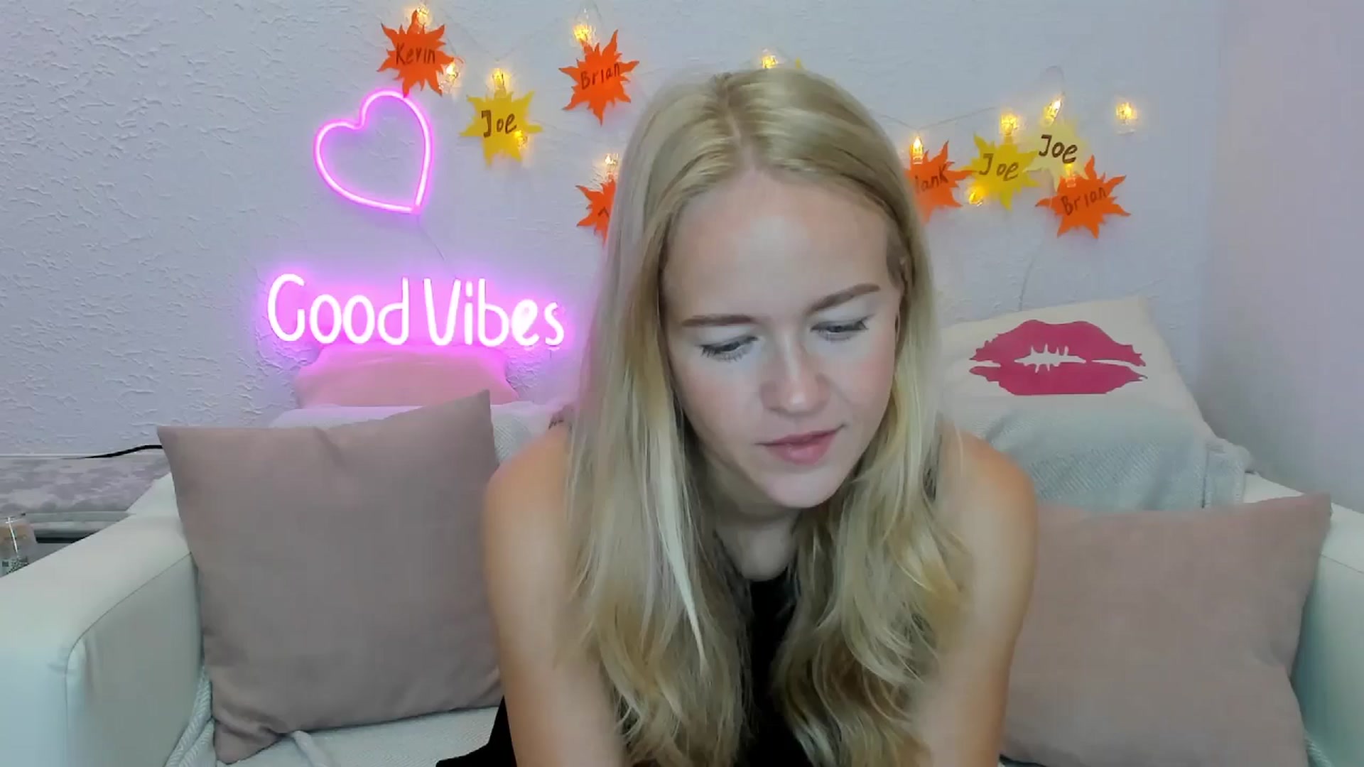 Gallery image thumbnail from Angel_Kristy's myfreecams stream on, 07/17/2024, 01:44 image 1 of 20