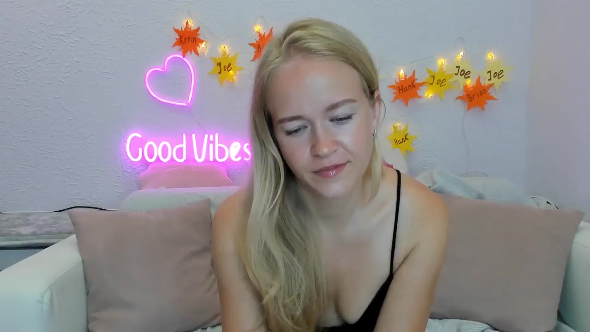 Gallery image thumbnail from Angel_Kristy's myfreecams stream on, 07/22/2024, 01:45 image 16 of 20