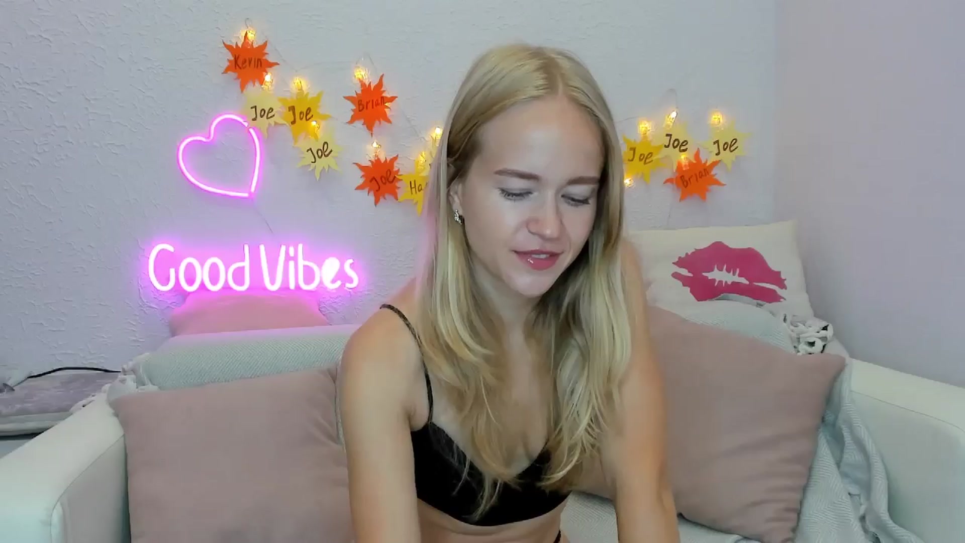 Gallery image thumbnail from Angel_Kristy's myfreecams stream on, 08/05/2024, 01:33 image 9 of 20