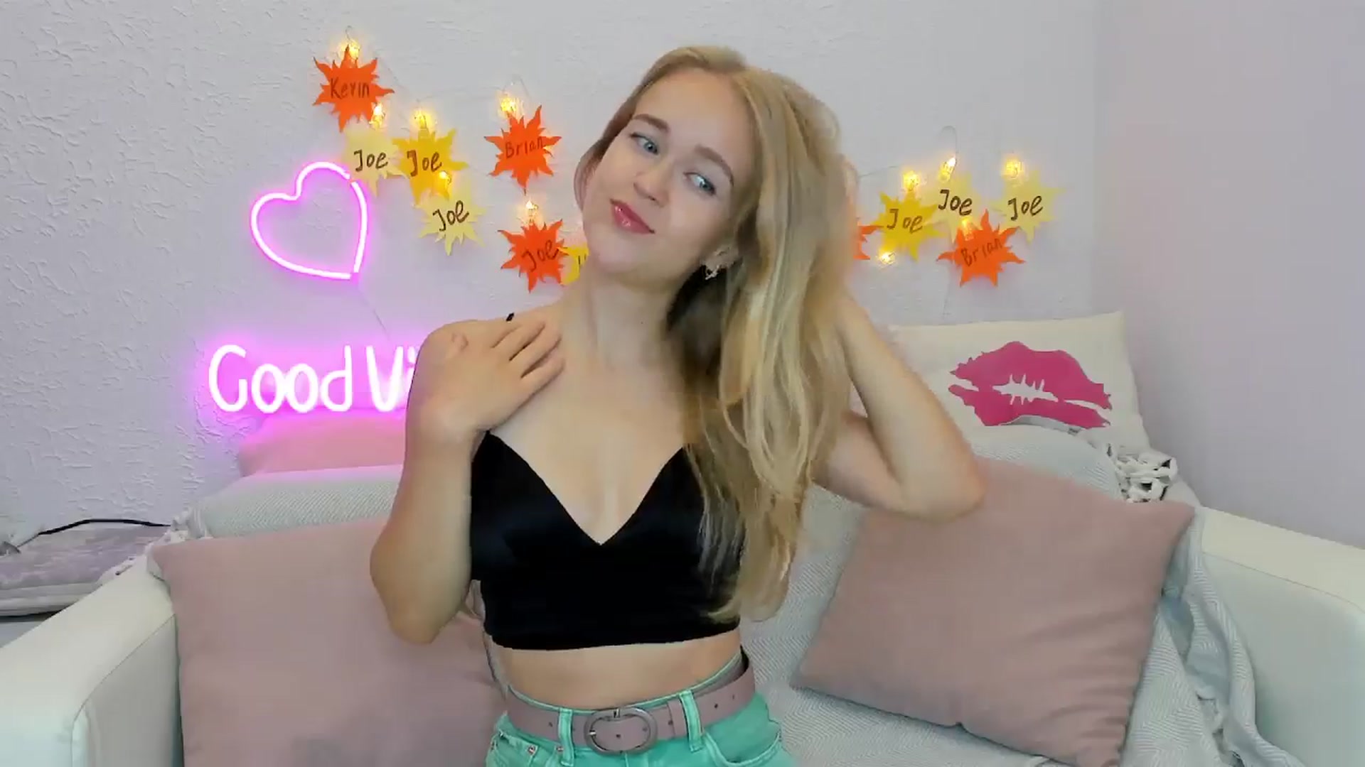 Gallery image thumbnail from Angel_Kristy's myfreecams stream on, 08/05/2024, 01:33 image 4 of 20