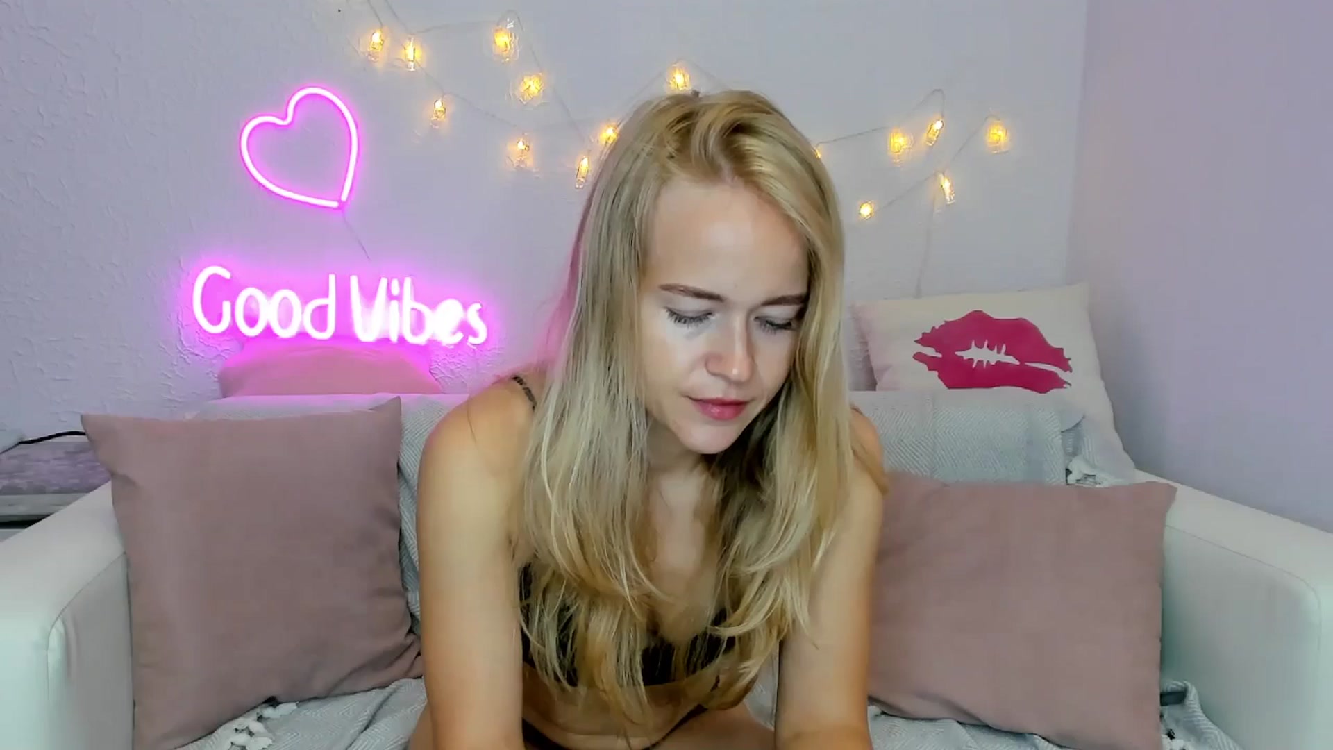 Gallery image thumbnail from Angel_Kristy's myfreecams stream on, 08/05/2024, 03:32 image 5 of 20