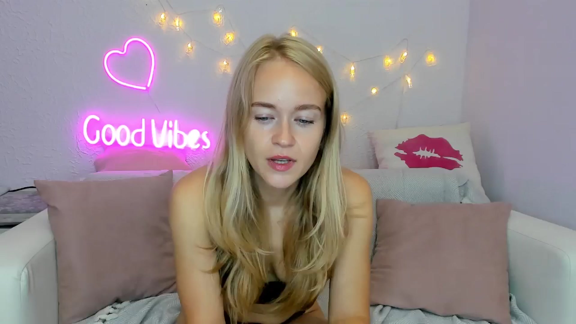 Gallery image thumbnail from Angel_Kristy's myfreecams stream on, 08/05/2024, 03:32 image 1 of 20