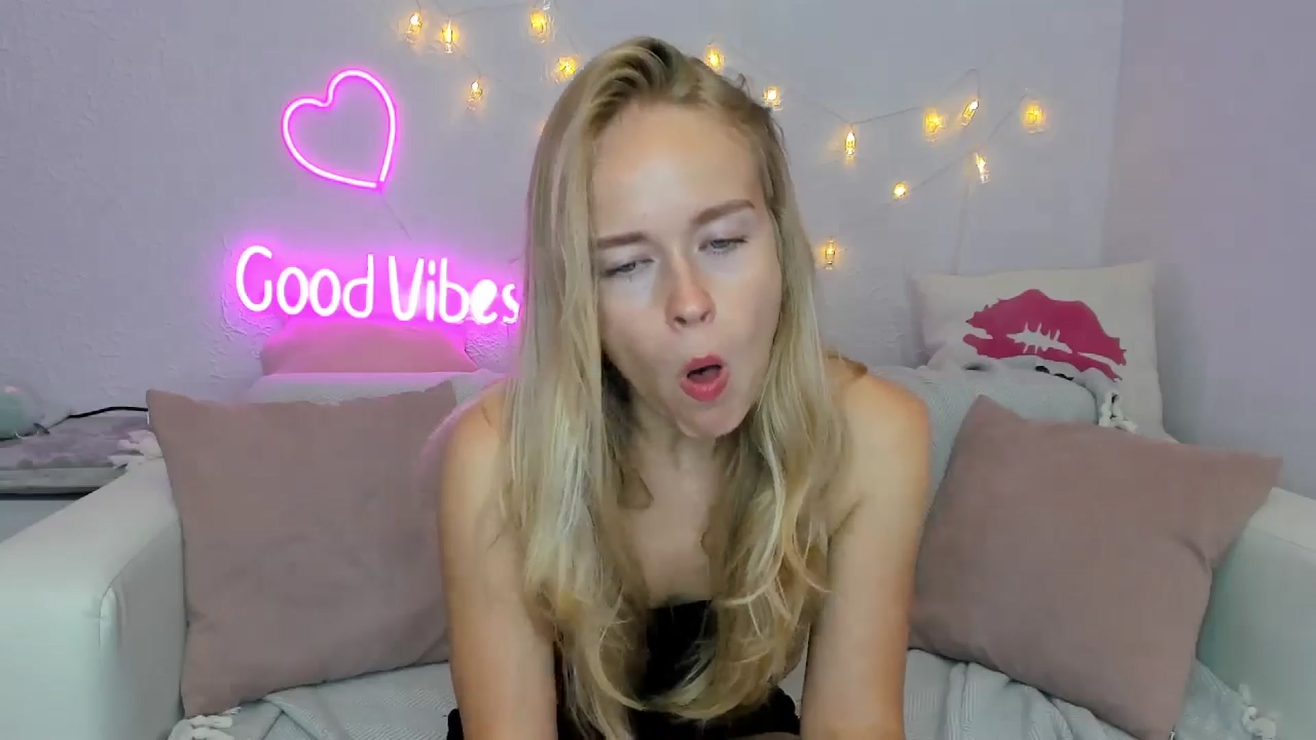 Gallery image thumbnail from Angel_Kristy's myfreecams stream on, 08/05/2024, 06:40 image 6 of 20