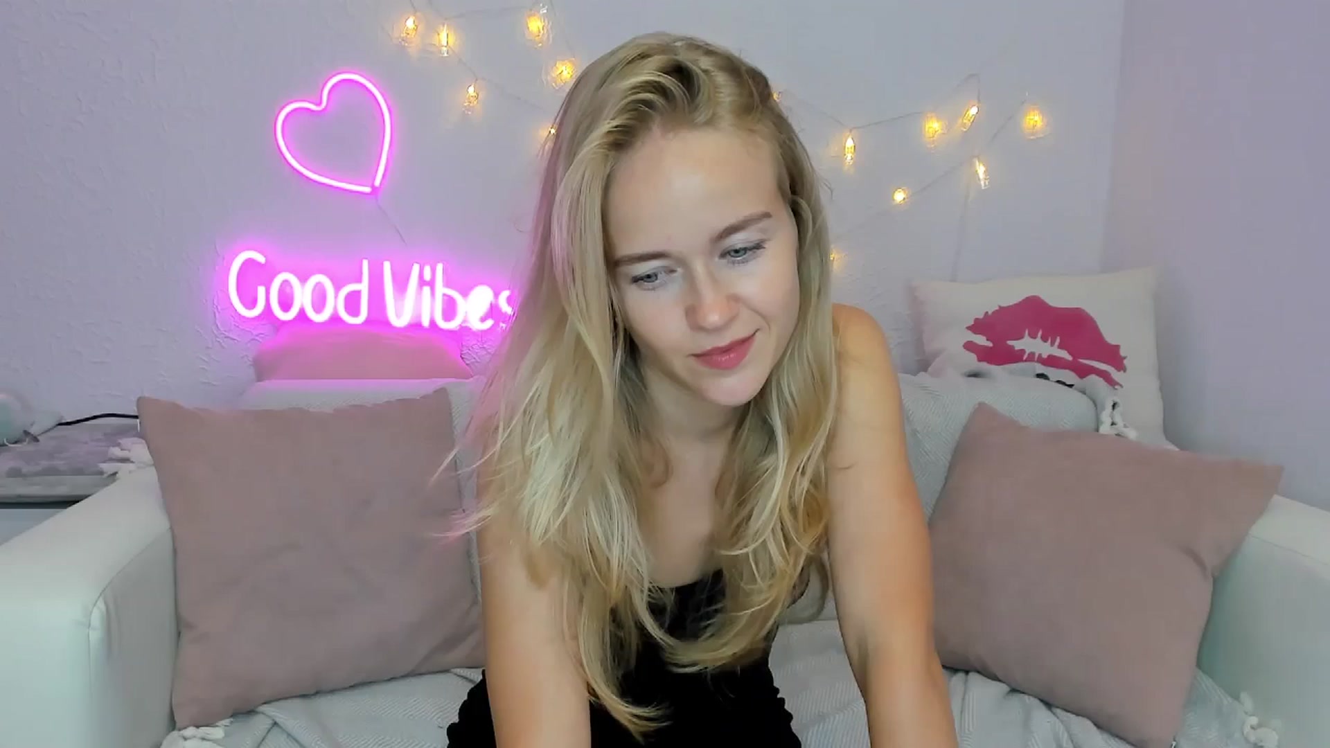 Gallery image thumbnail from Angel_Kristy's myfreecams stream on, 08/05/2024, 06:40 image 1 of 20