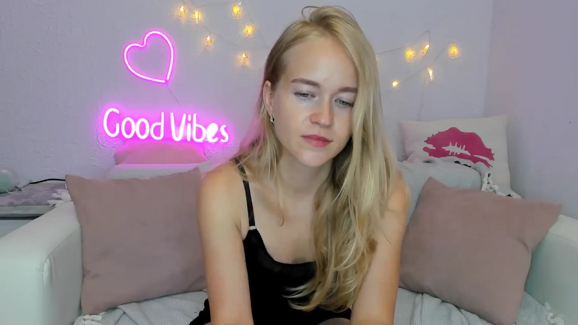 Gallery image thumbnail from Angel_Kristy's myfreecams stream on, 08/05/2024, 06:40 image 17 of 20