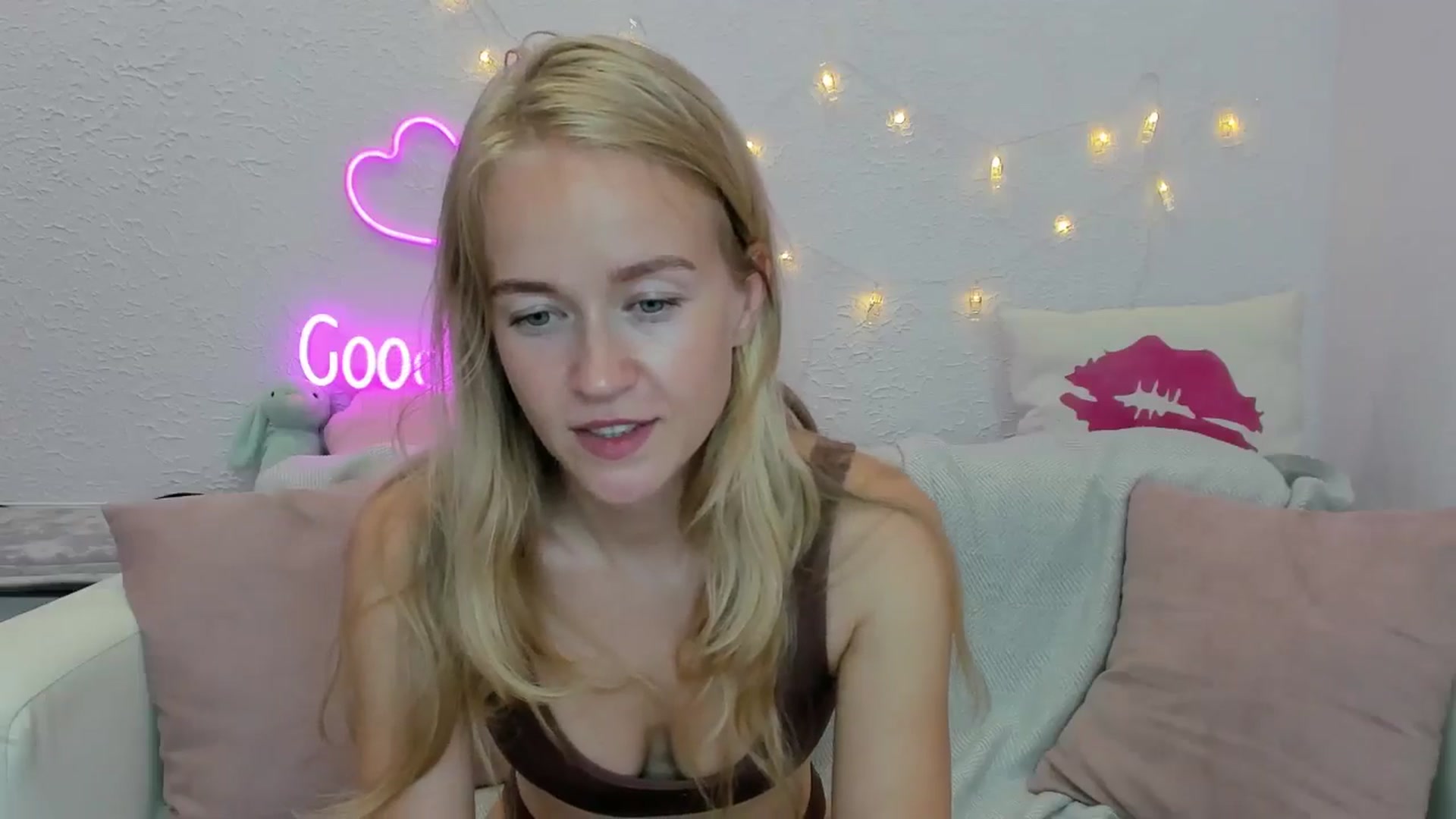 Gallery image thumbnail from Angel_Kristy's myfreecams stream on, 08/09/2024, 06:33 image 19 of 20