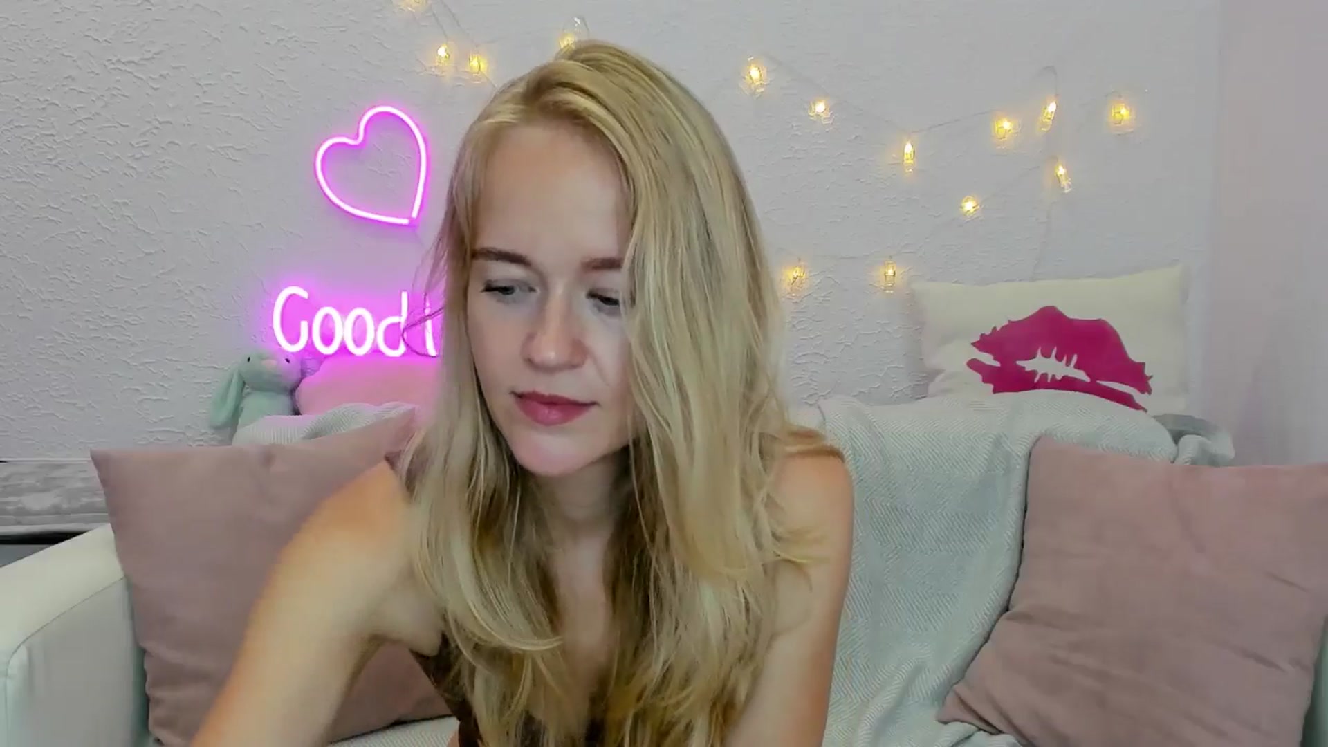Gallery image thumbnail from Angel_Kristy's myfreecams stream on, 08/09/2024, 06:33 image 16 of 20