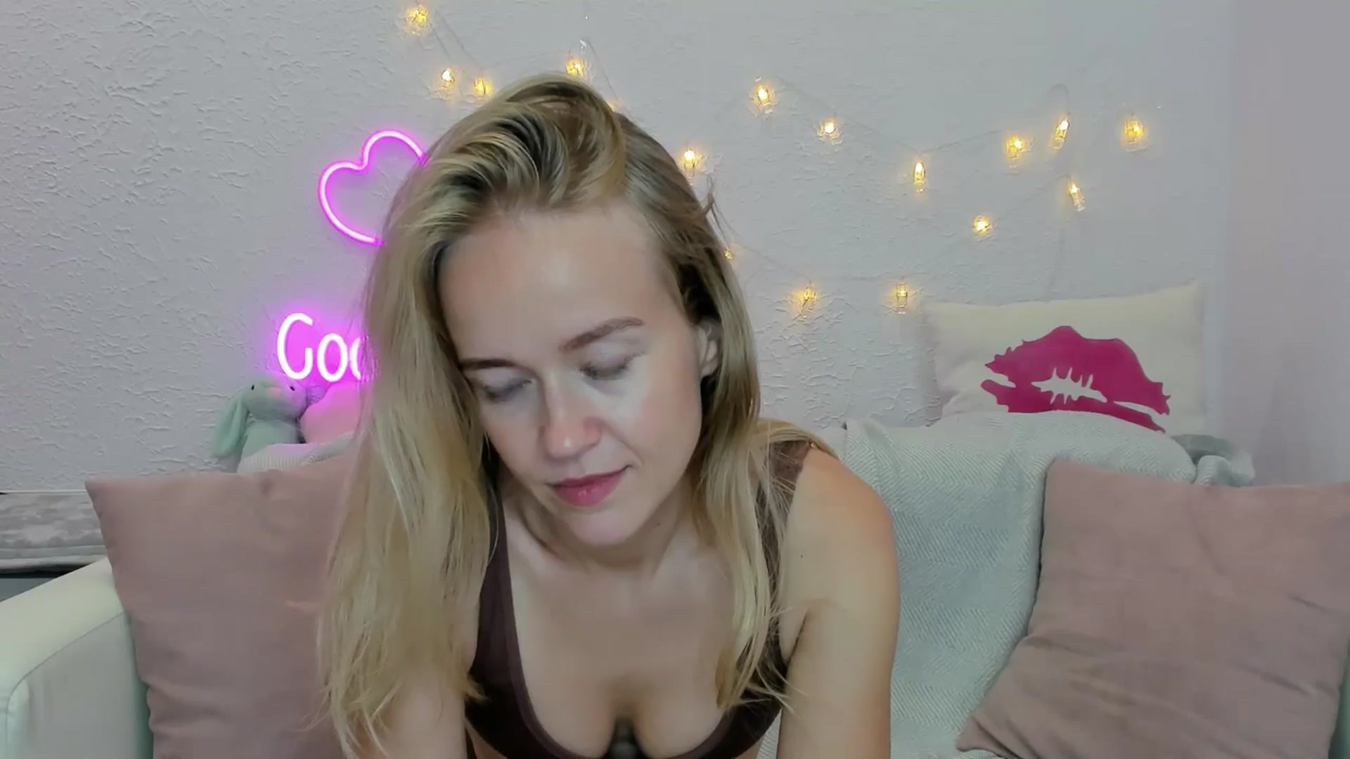 Gallery image thumbnail from Angel_Kristy's myfreecams stream on, 08/09/2024, 06:33 image 5 of 20