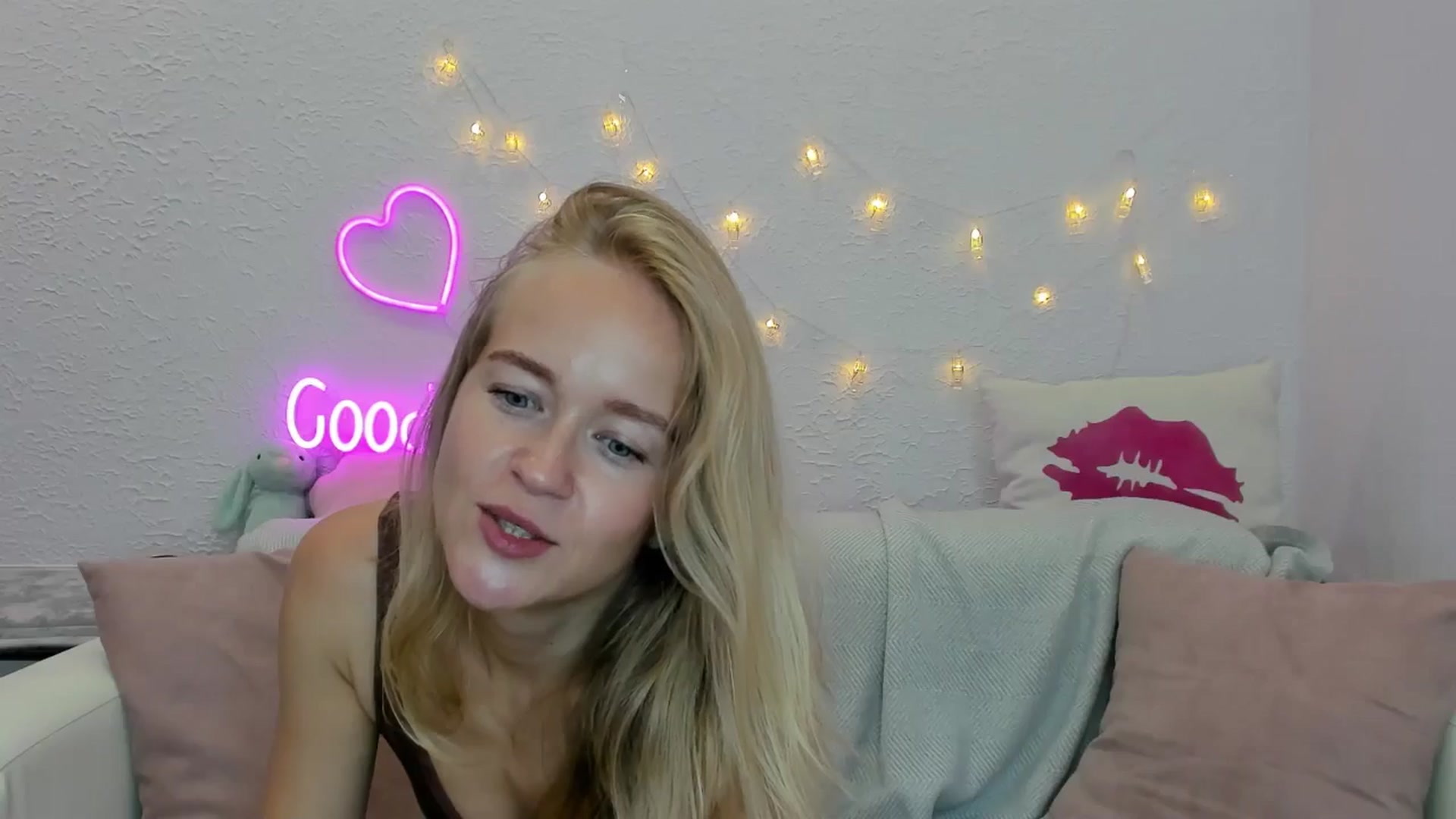 Gallery image thumbnail from Angel_Kristy's myfreecams stream on, 08/09/2024, 07:03 image 17 of 20