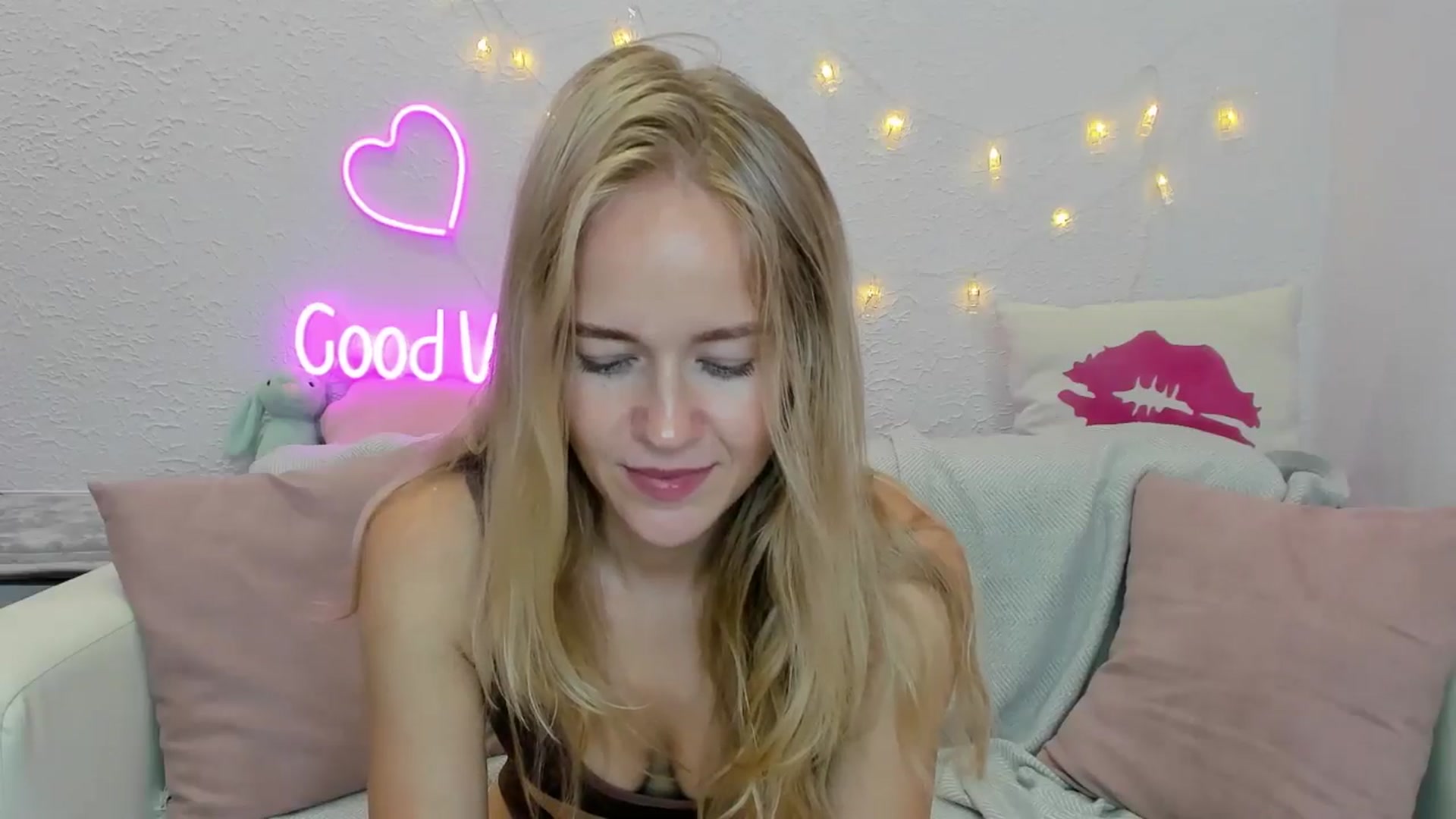 Gallery image thumbnail from Angel_Kristy's myfreecams stream on, 08/09/2024, 07:03 image 9 of 20